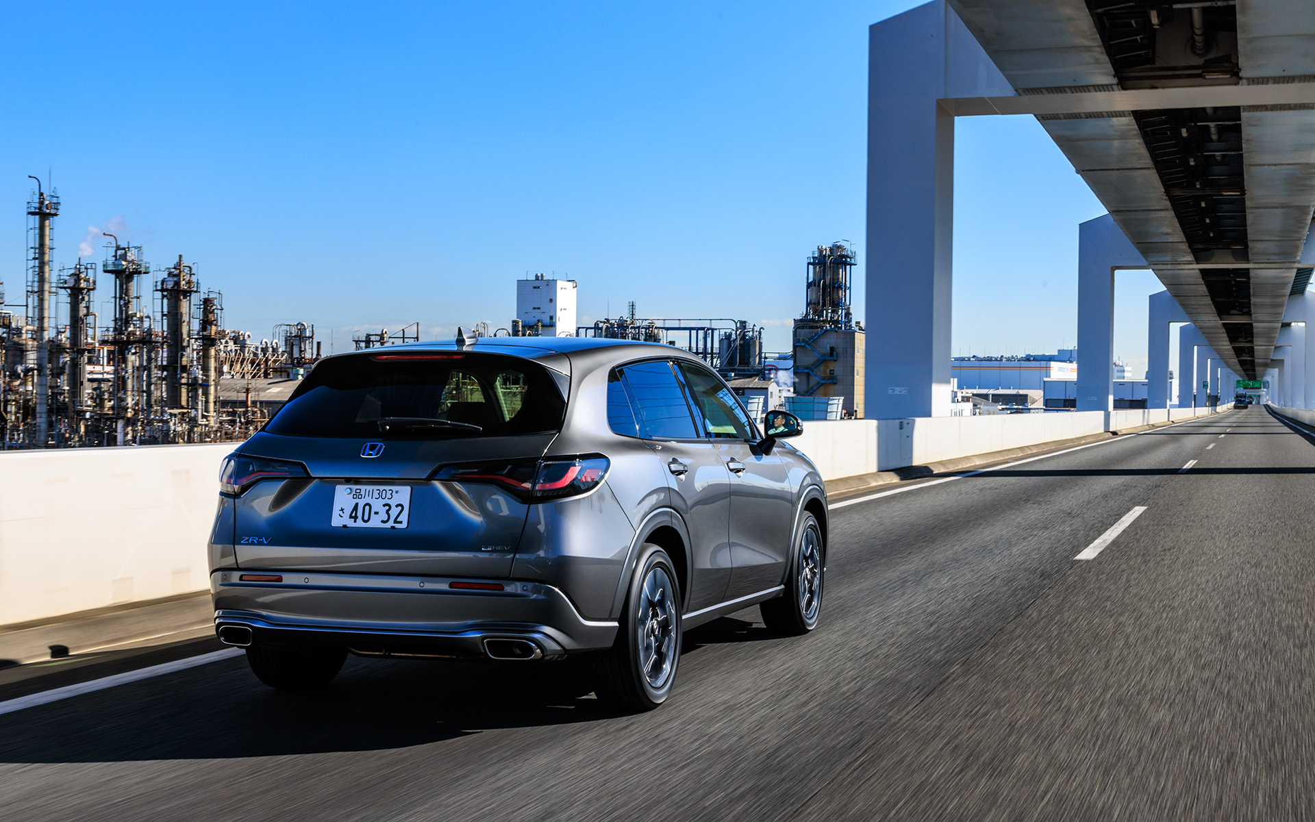 e：HEVモデルは静粛性が高く、ドッシリとした安定感のある走り