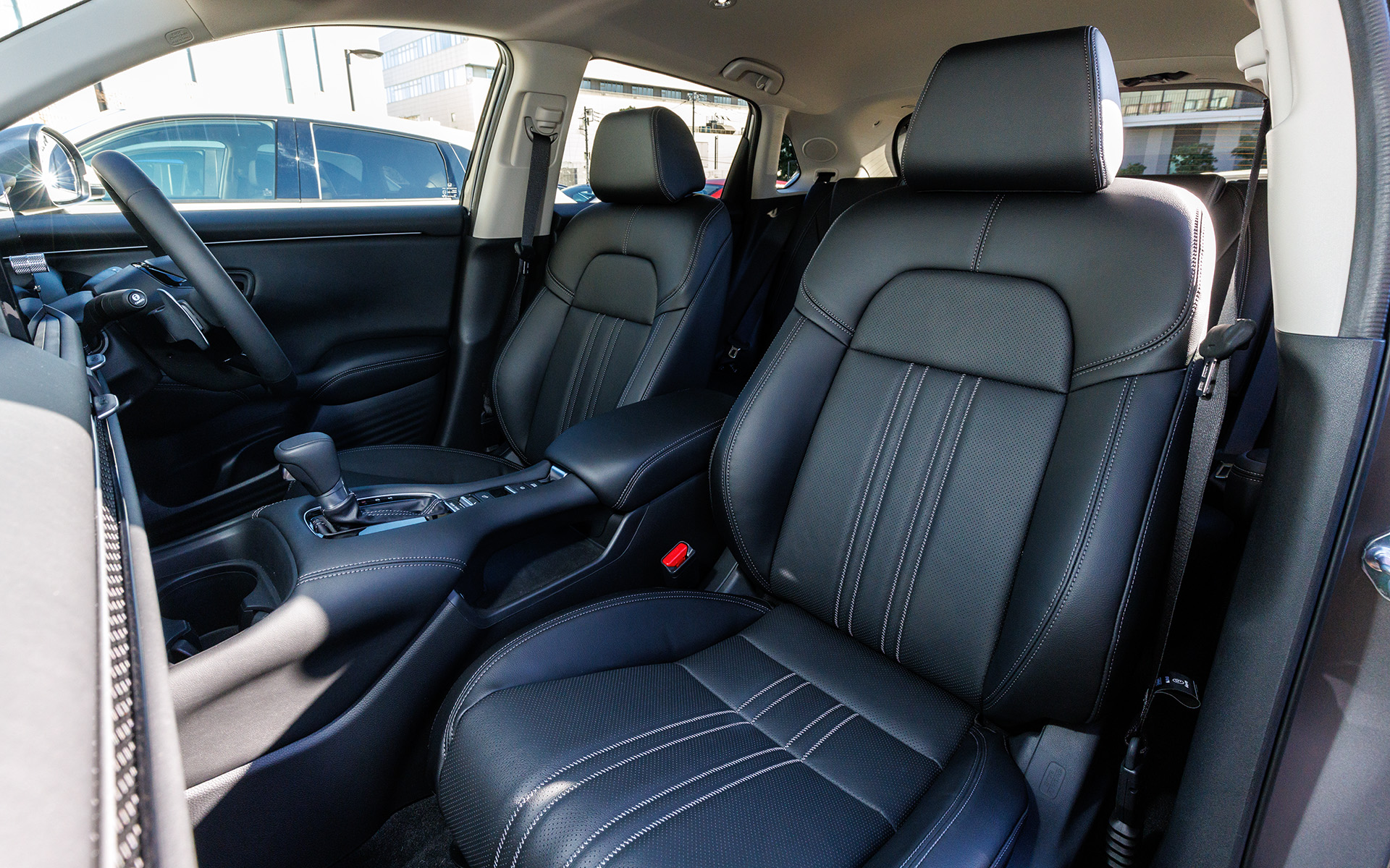 Xグレードの内装はプライムスムース×ファブリックのコンビシートを採用