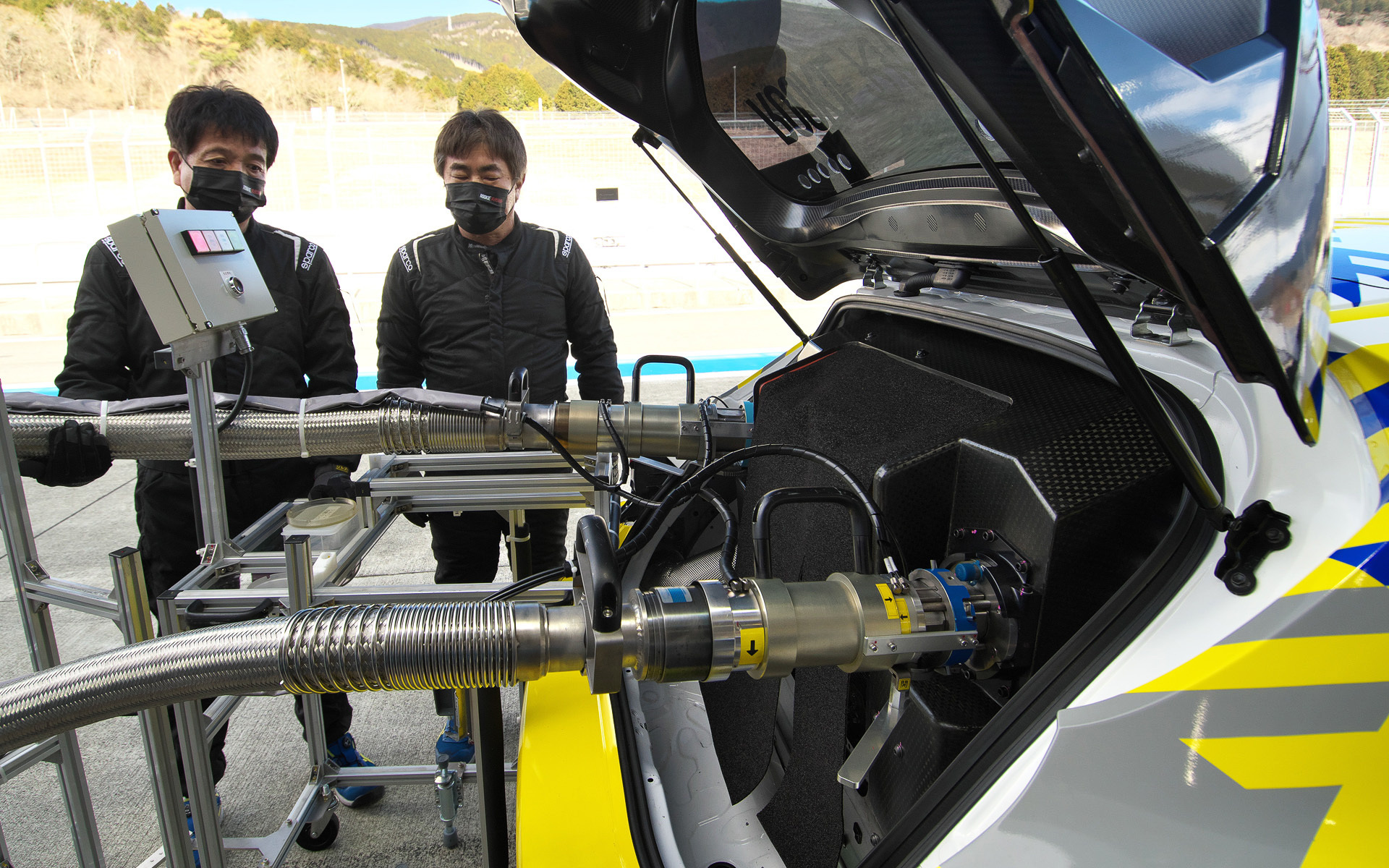 インとアウト、2本のホースを用いる