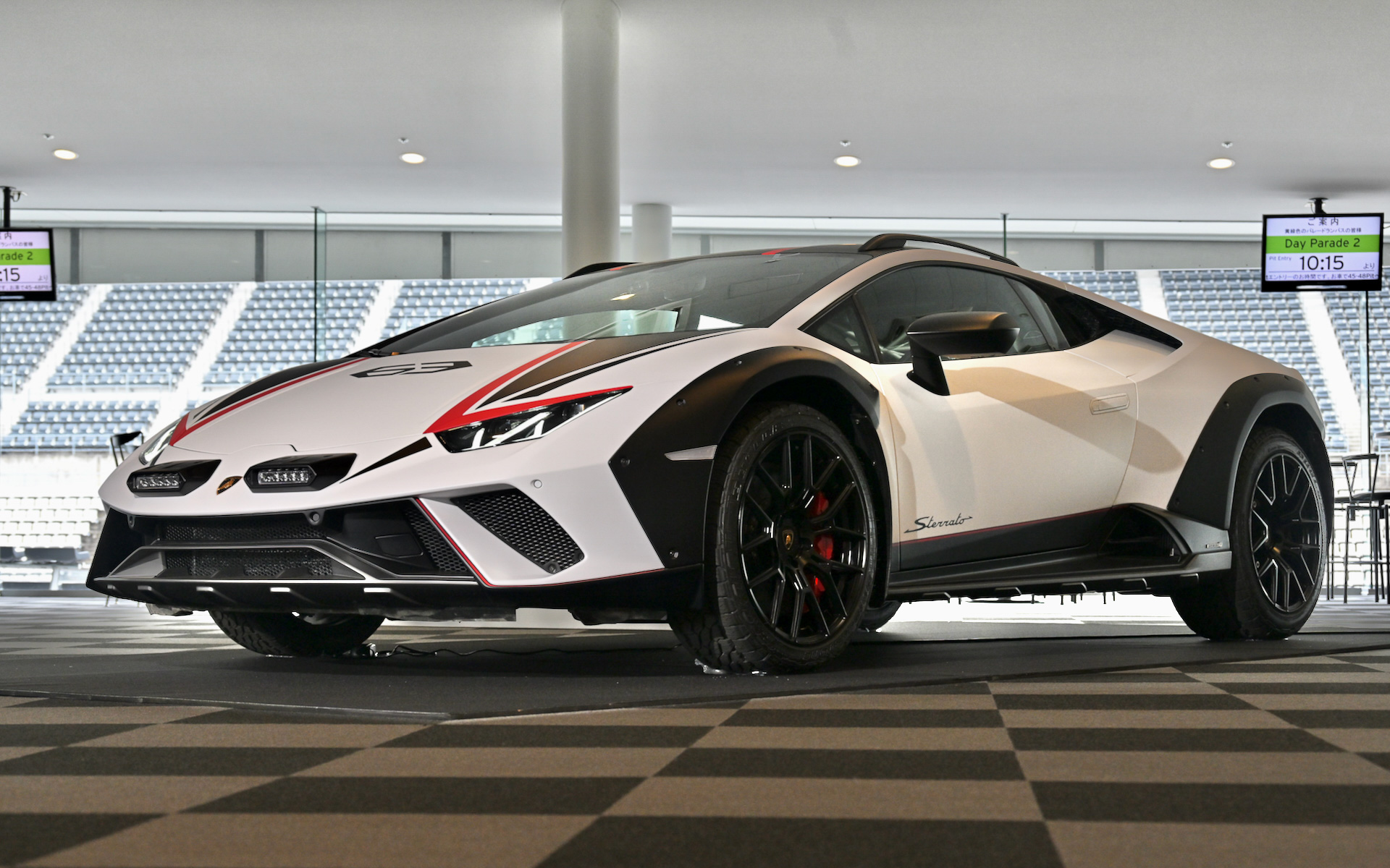 ウラカン ステラートのボディサイズは4525×1956×1248mm（全長×全幅×全高）