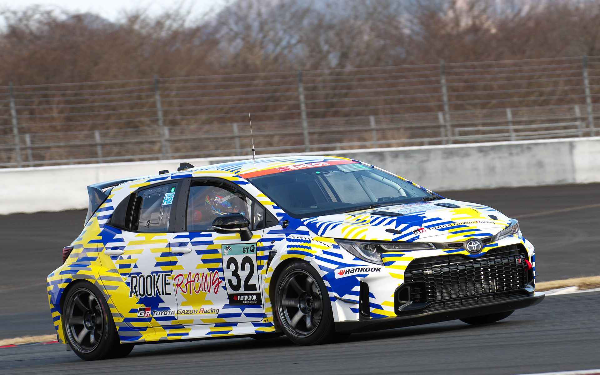 スーパー耐久公式テストに登場した液体水素を燃料とする32号車 GR Corolla H2 concept