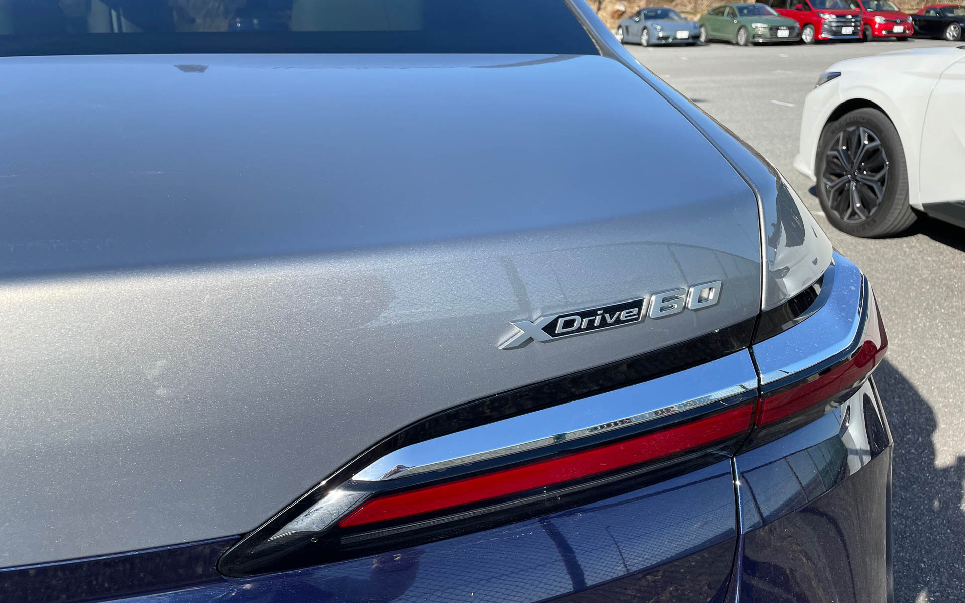 こちらはBEVのBMW・i7。氷雪での実力は？