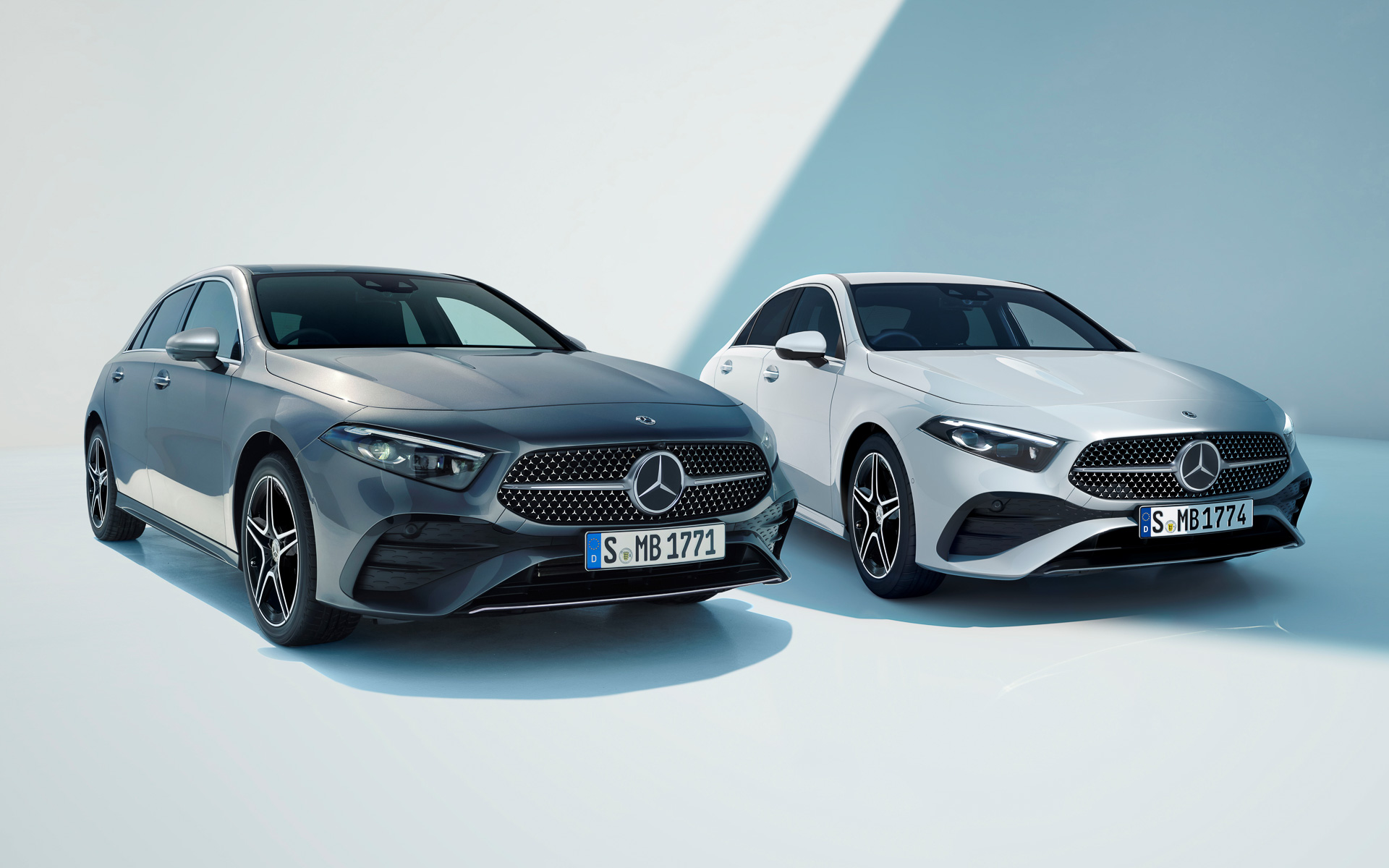 メルセデス・ベンツ日本は刷新した「A クラス（左）」と「A クラスセダン（右）」を発売した