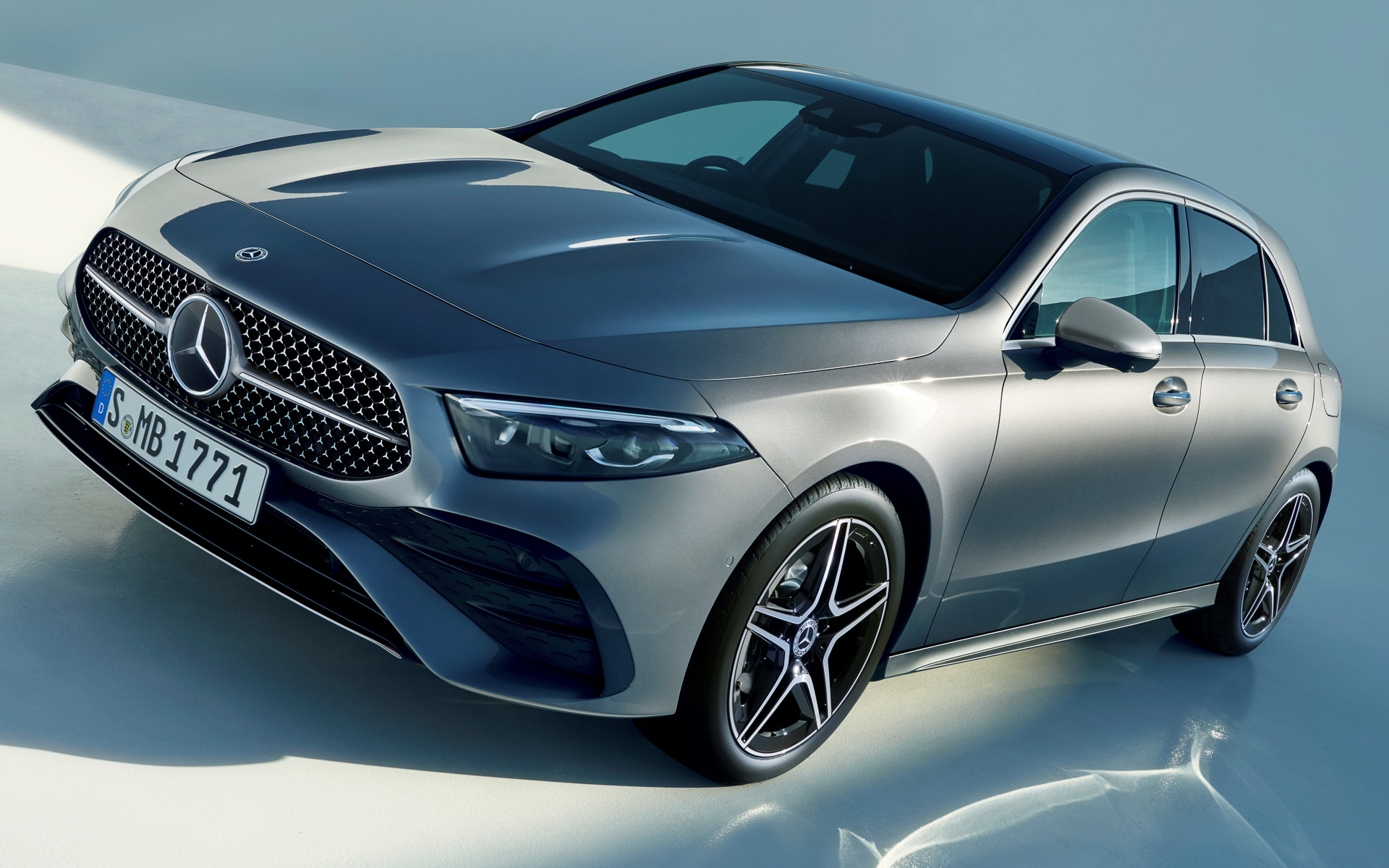 新型A クラス（AMGラインパッケージ装着車）