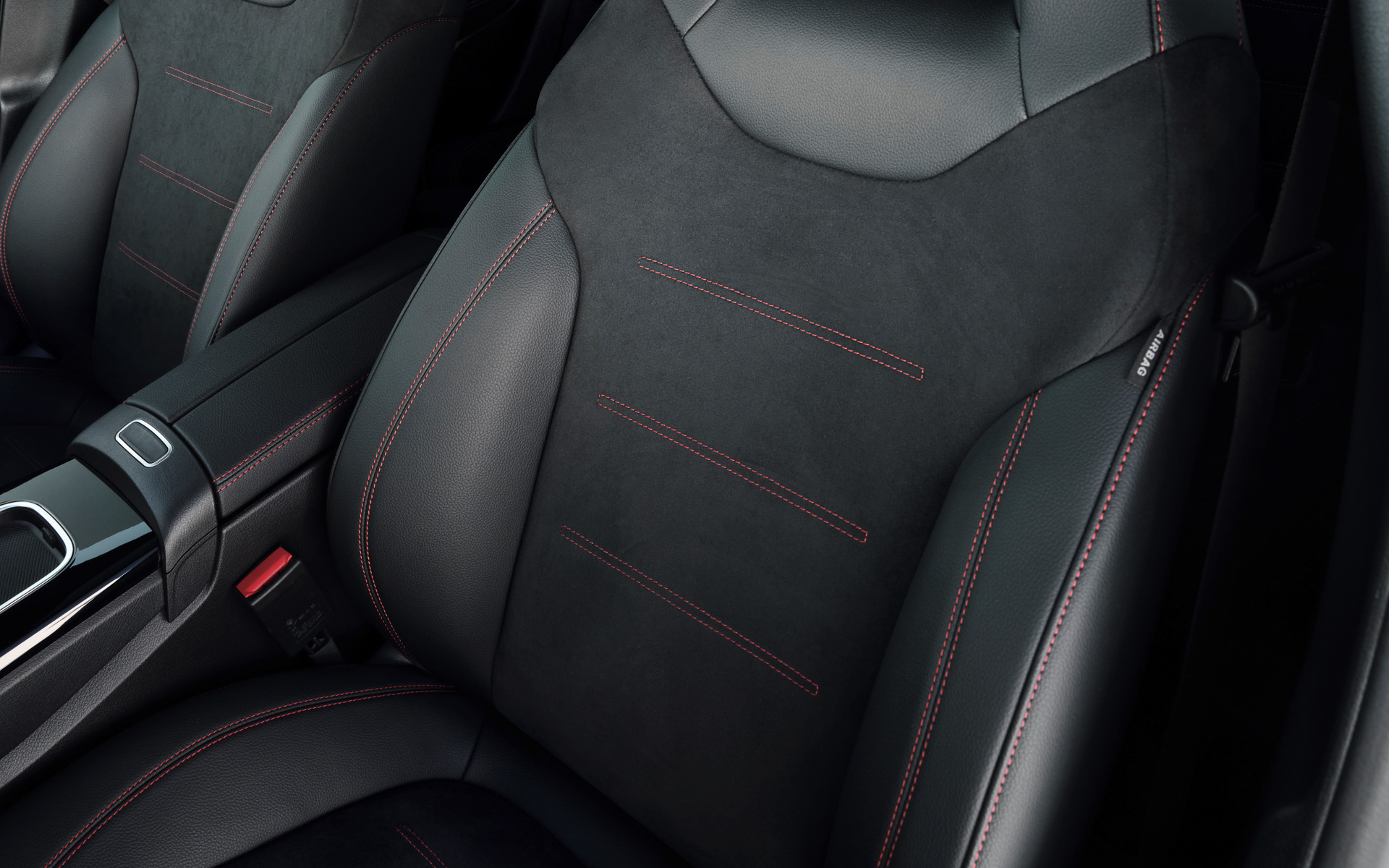 100％リサイクルから得られた原料を使用したファブリックを使用