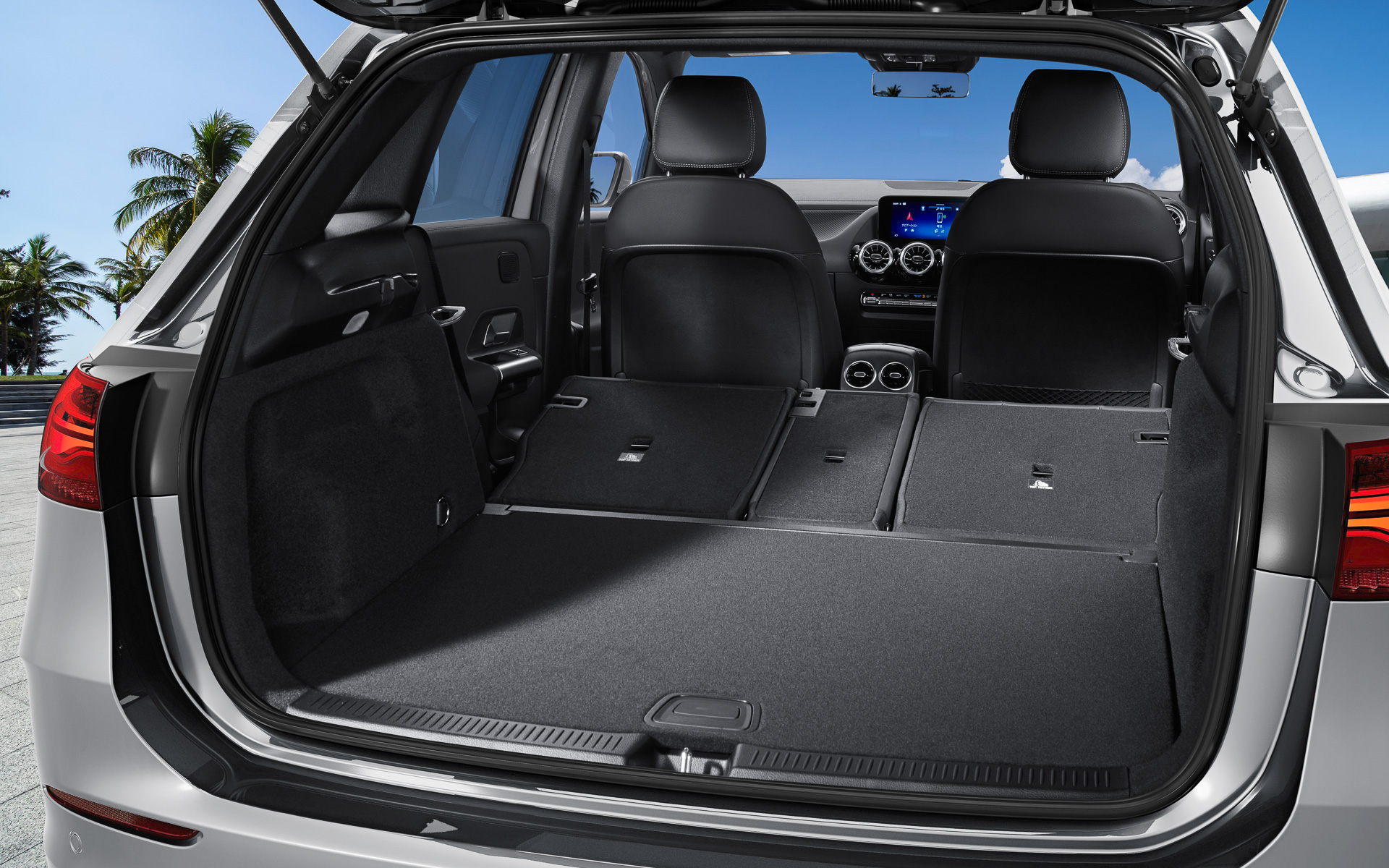 後席を倒した状態のラゲッジスペース