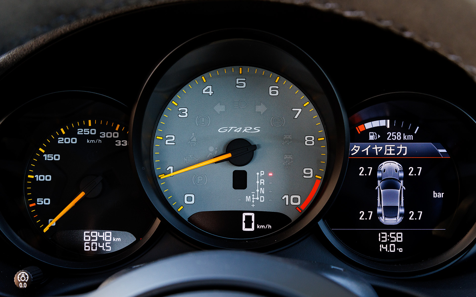 718 ケイマン GT4 RSのインテリア