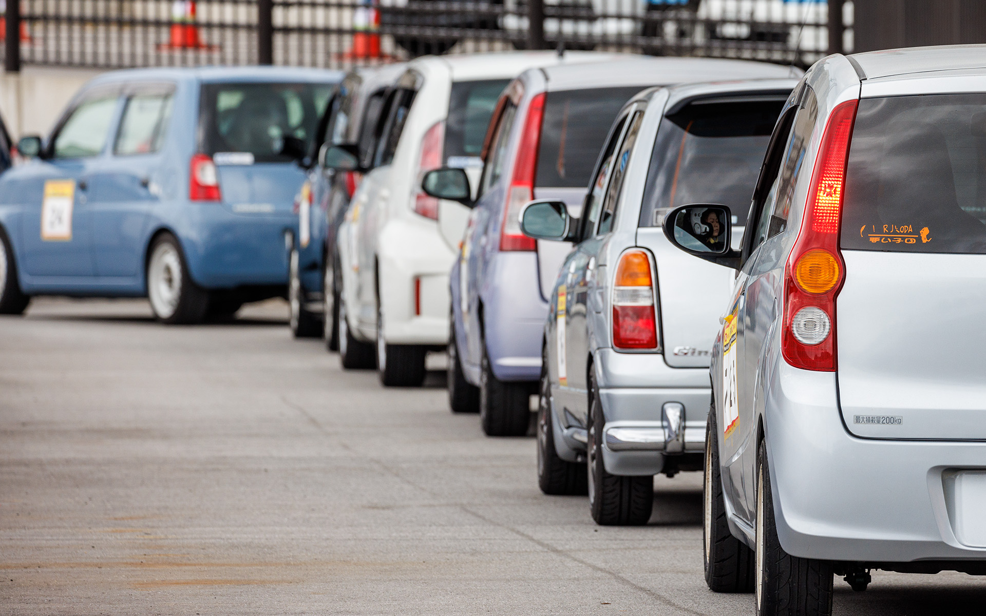 新旧さまざまなダイハツ車が参加していた