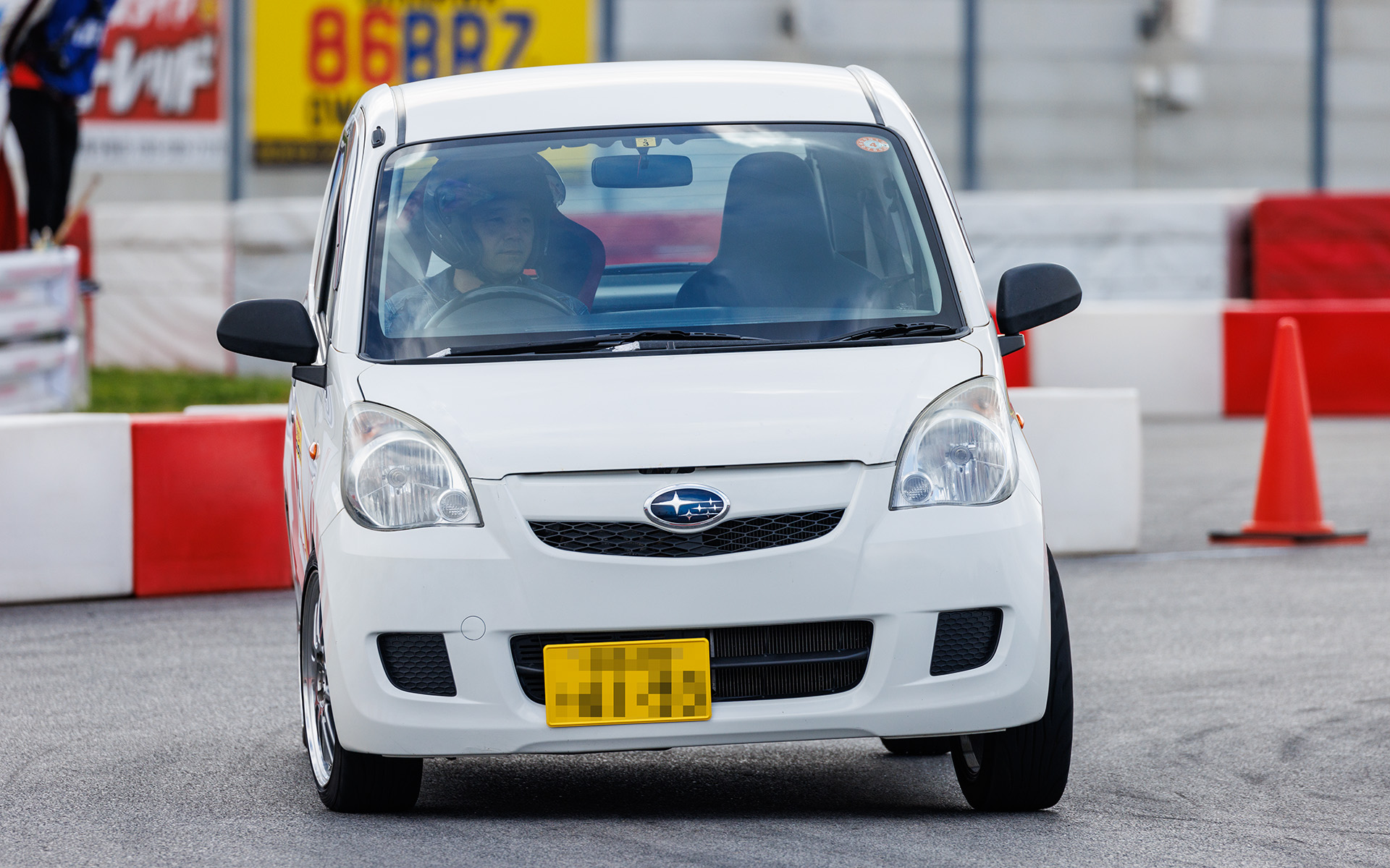 ミラのOEM車であるスバル「プレオ」の姿も