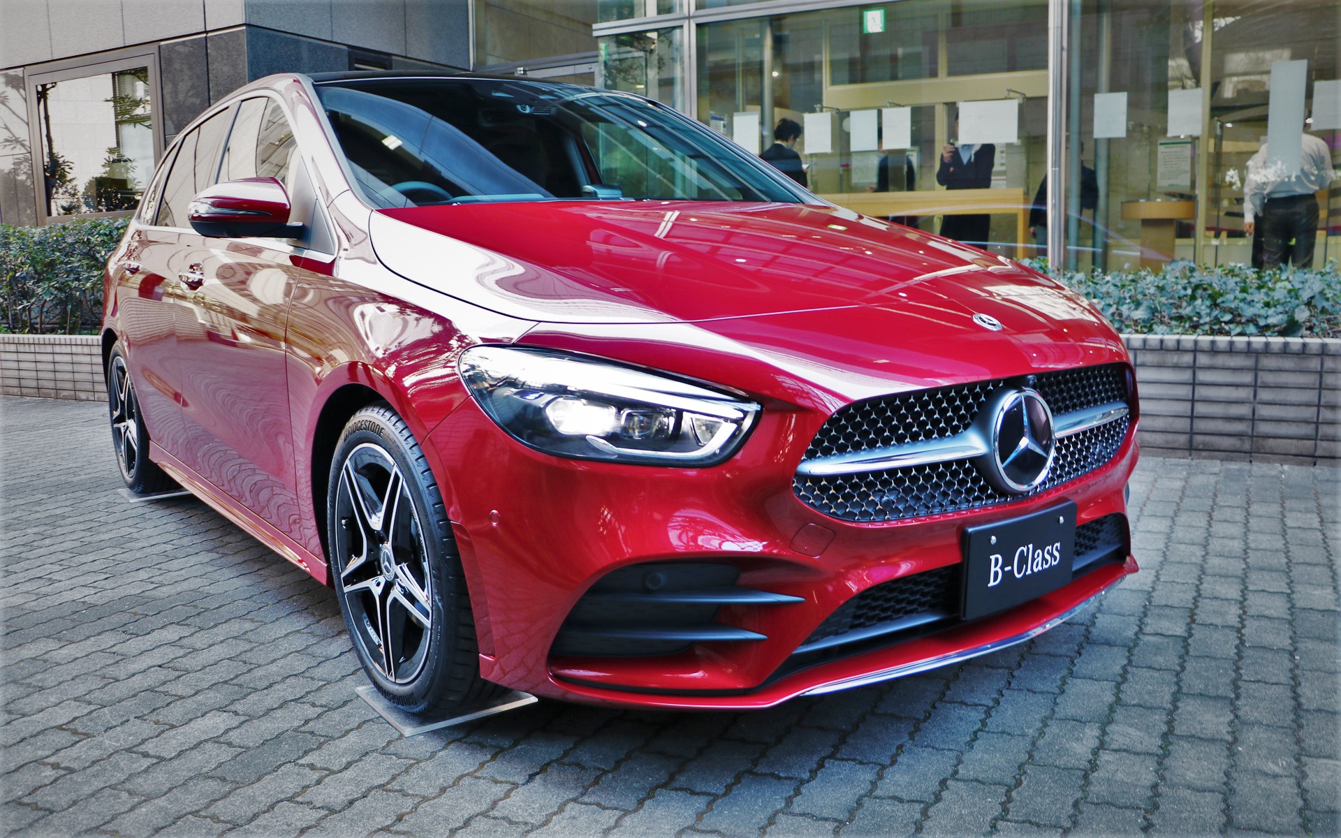 ボディカラーは「パタゴニアレッド」