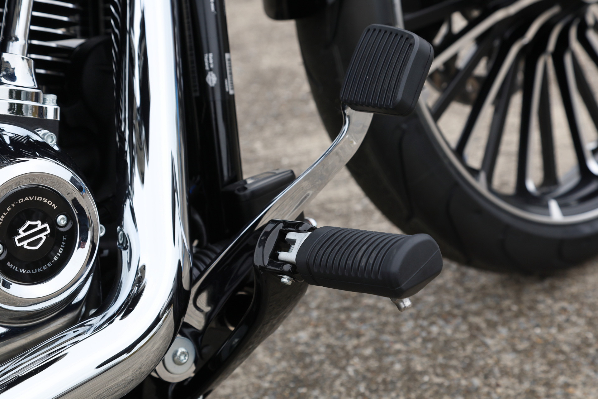 リアのブレーキペダル