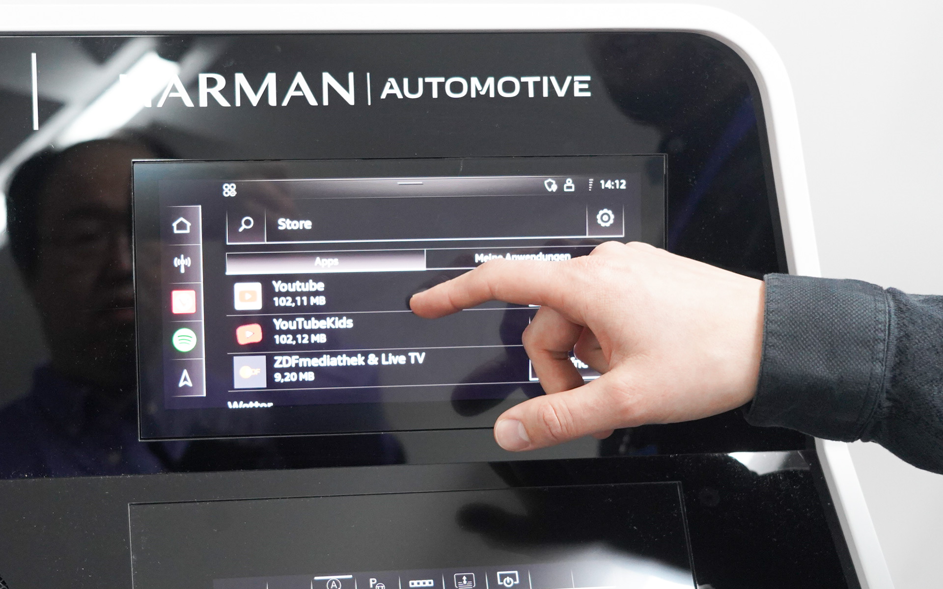 YouTubeアプリもインストールできる