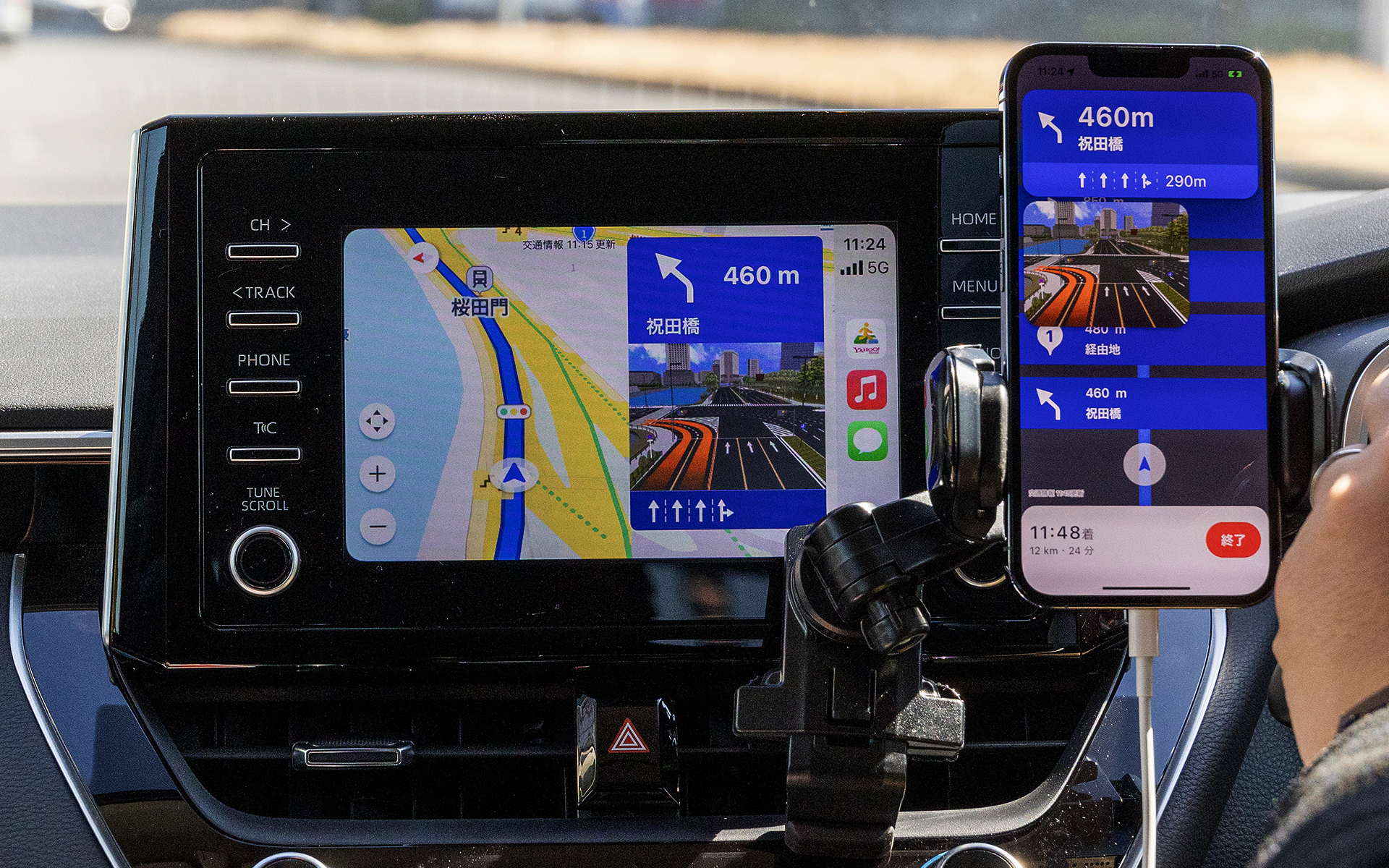 実際の案内画面。ディスプレイオーディオとiPhoneの両方にイラスト表示が出る