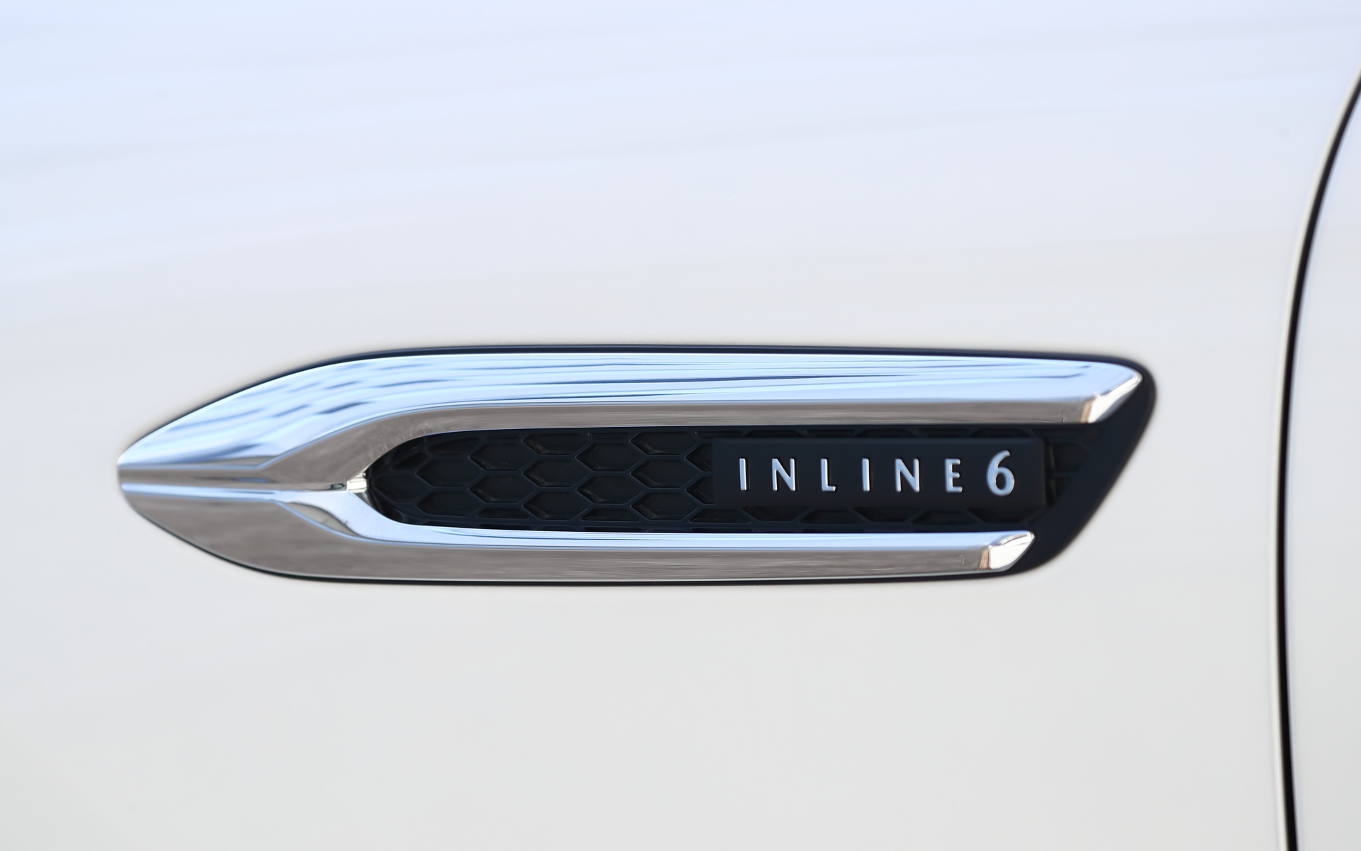 XD-HYBRIDのフェンダーアイコンは「INLIN6」