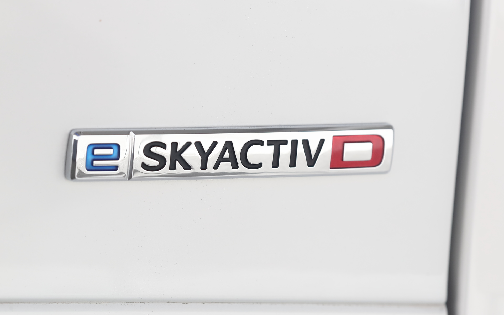 リアゲートのエンブレム