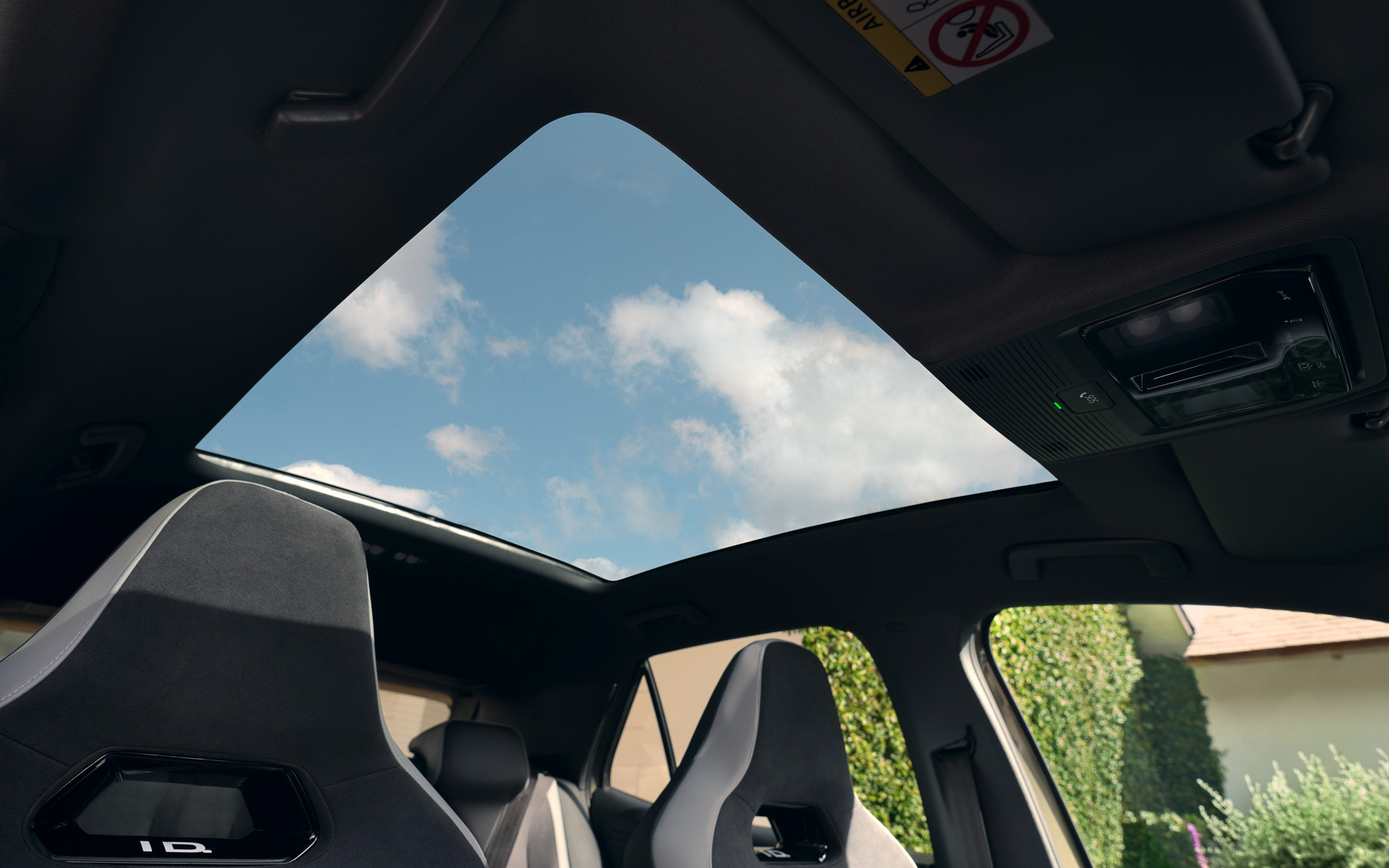 開放感のあるサンルーフ