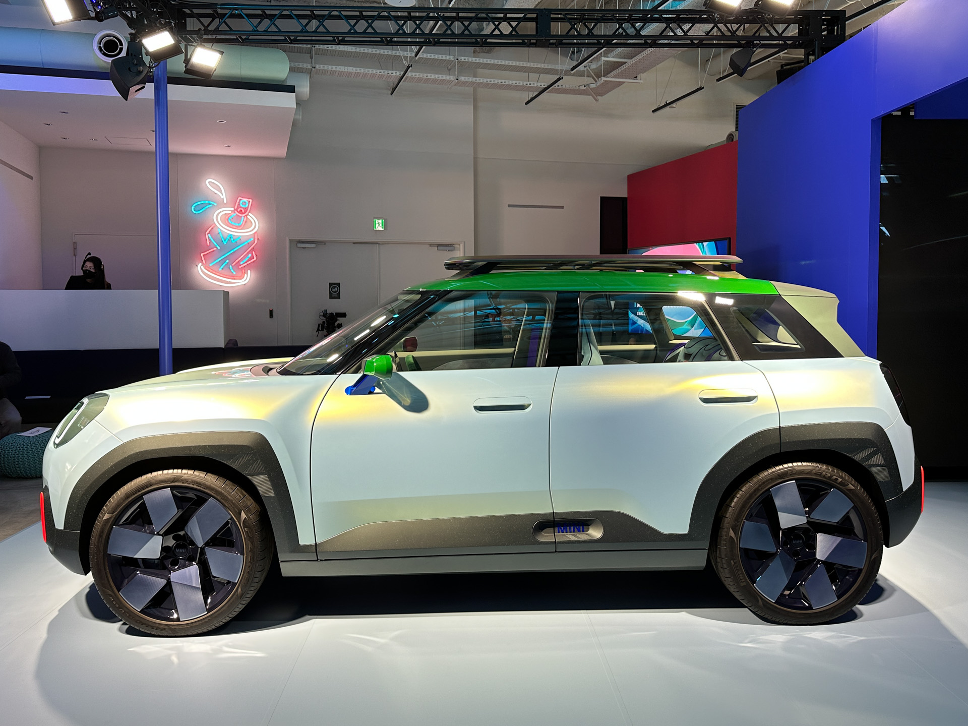 日本初公開されたMINIのEVコンセプトカー「コンセプト エースマン」