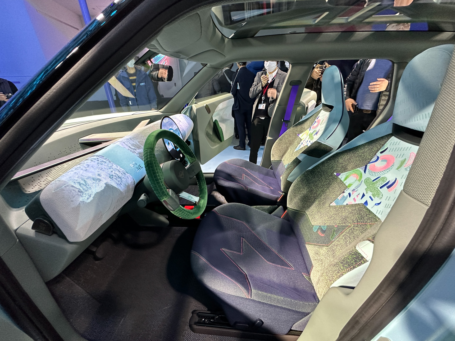 日本初公開されたMINIのEVコンセプトカー「コンセプト エースマン」