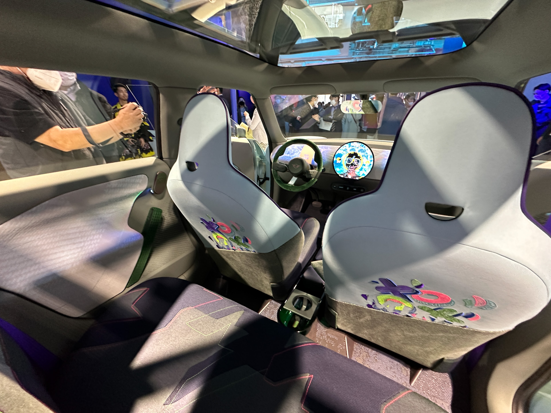 日本初公開されたMINIのEVコンセプトカー「コンセプト エースマン」