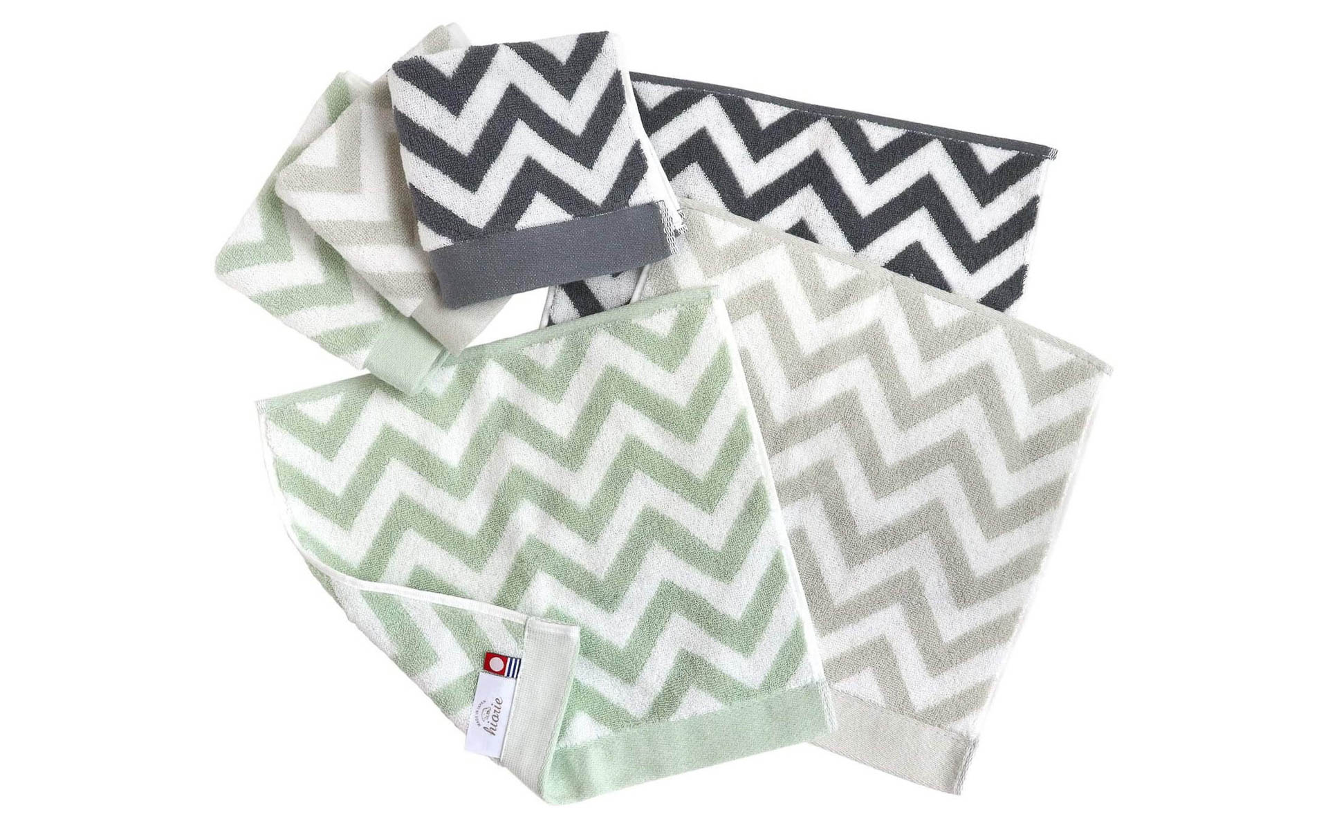 プレゼントの“ダブルシェブロン”をモチーフにしたハンドタオル