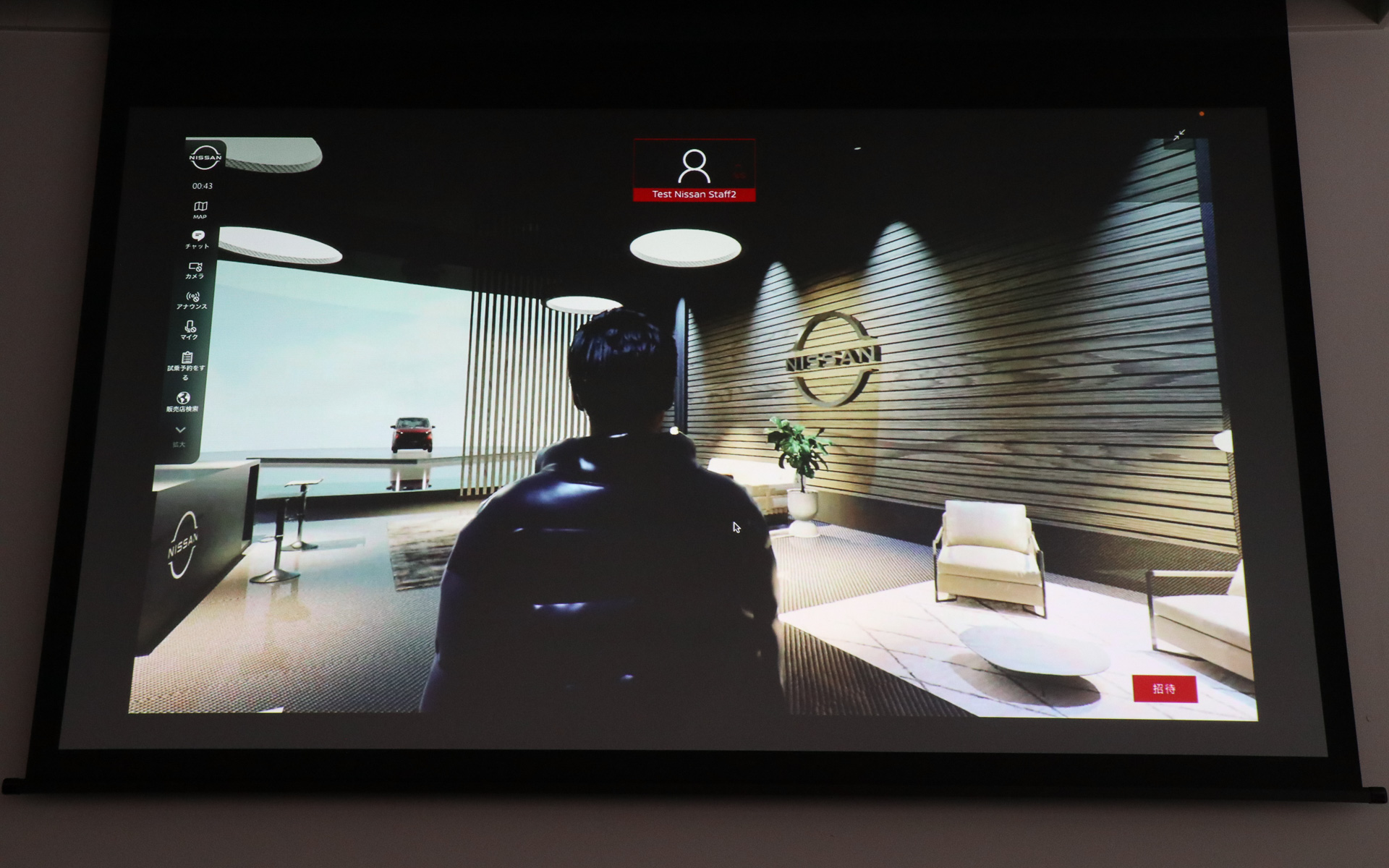 パーソナルルームではほかの来場者に内容を知られることなくカーライフアドバイザーに相談できる。さらにニッサン ハイプ ラボにログインしているほかの来場者も招き入れることも可能で、単身赴任などで離れて暮らしている家族などと合流して一緒にクルマ選びを進めるような利用形態を想定しているとのこと