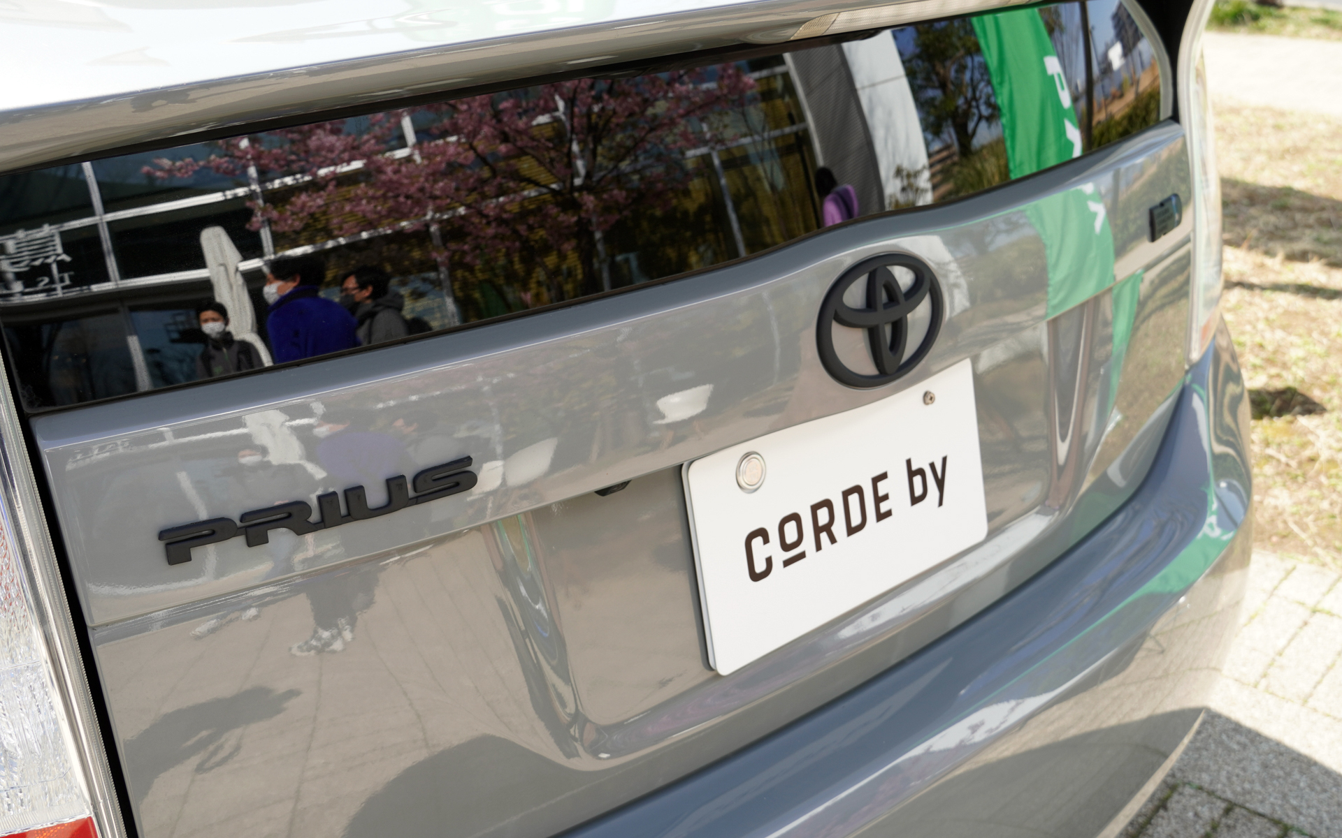 リアのエンブレムもつや消しブラック