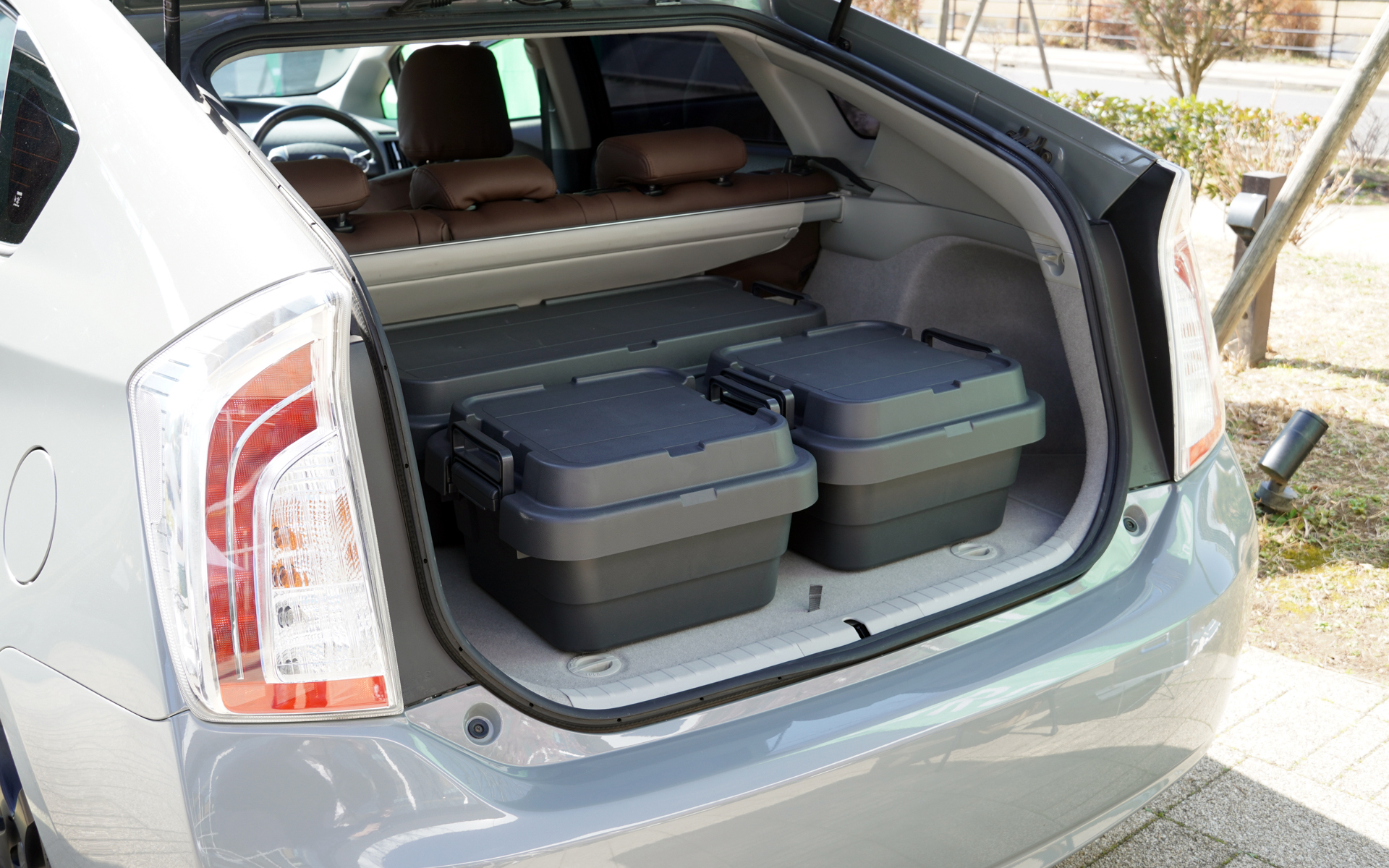 リアゲート内のボディカラーもすべて同色で仕上げている