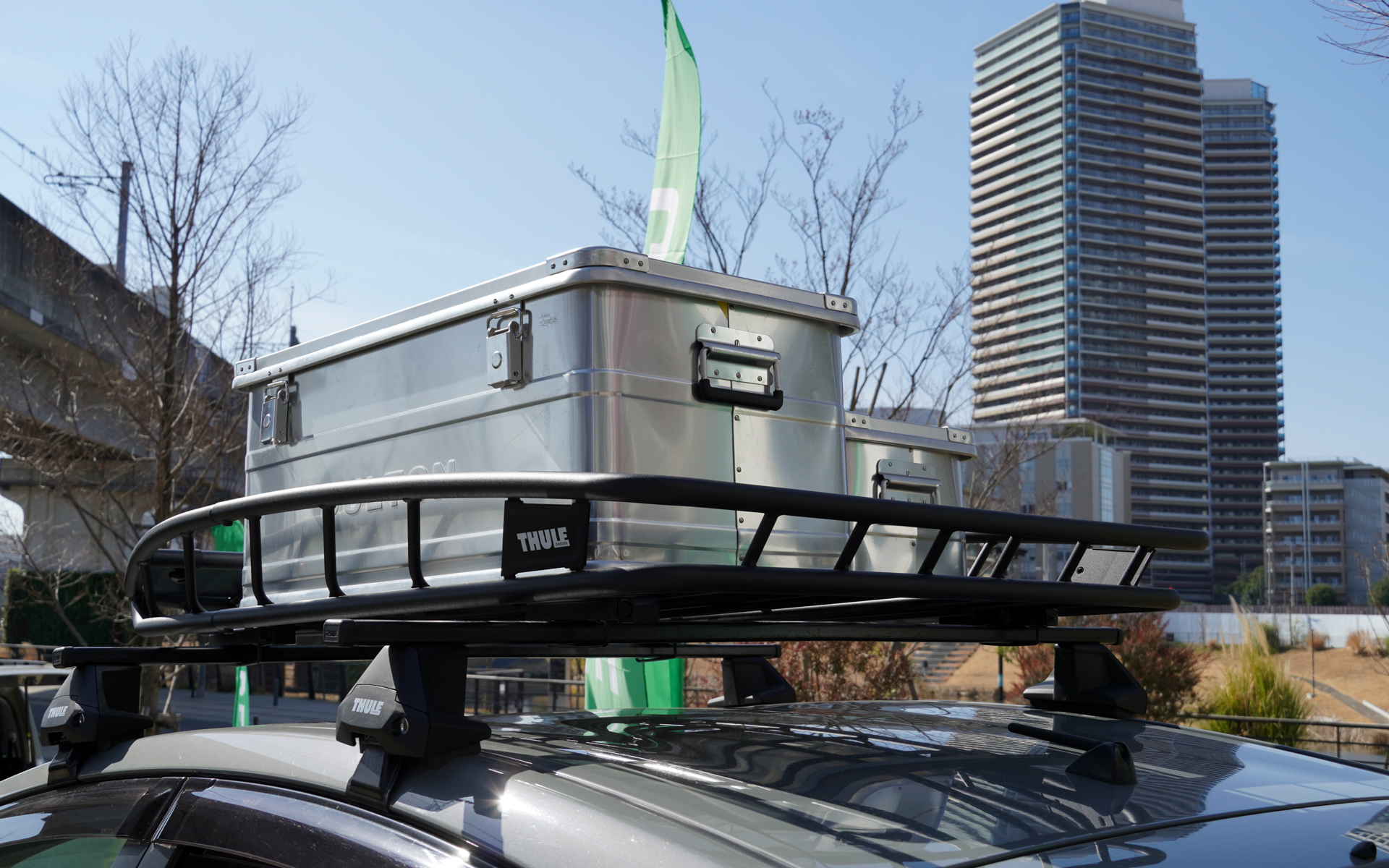 キャリアは「THULE」の859XTルーフキャリア