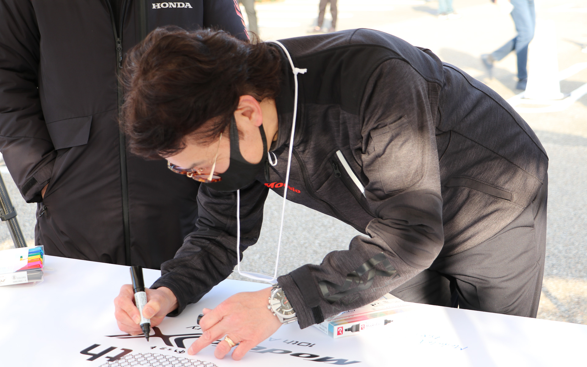 開発統括 福田正剛氏は「刺さる乗り味」とModulo Xに注いできた想いを記入