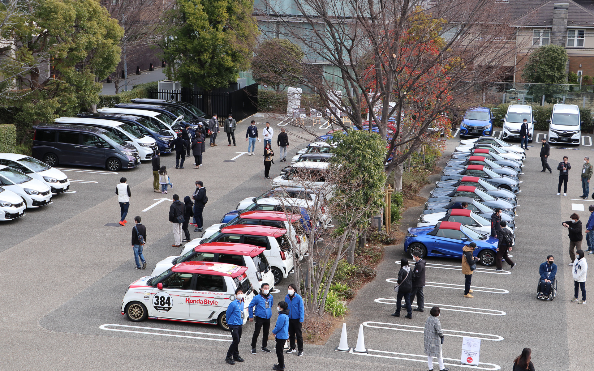 約50台のModulo Xが集結した代官山 T-SITEの駐車場。神戸や宇都宮ナンバーのオーナーも参加していた