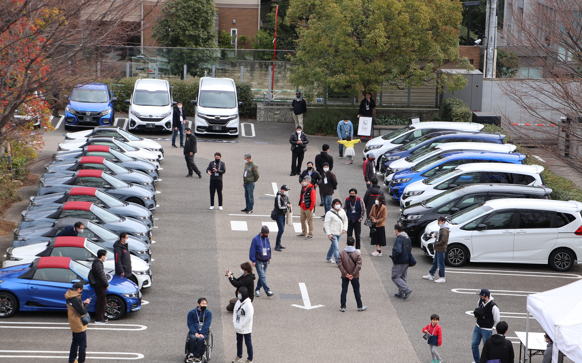 約50台のModulo Xが集結した代官山 T-SITEの駐車場。神戸や宇都宮ナンバーのオーナーも参加していた