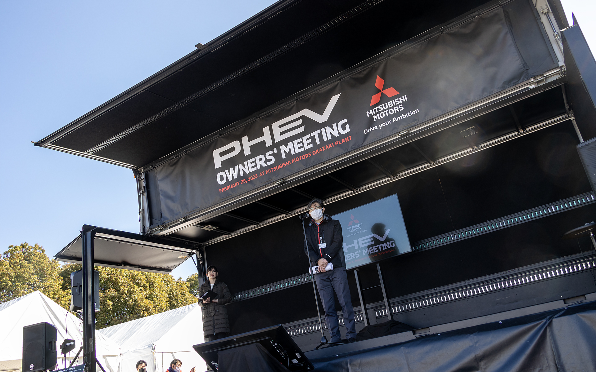 メイン会場にあるステージ。開会式や開発者によるトークライブが行なわれた