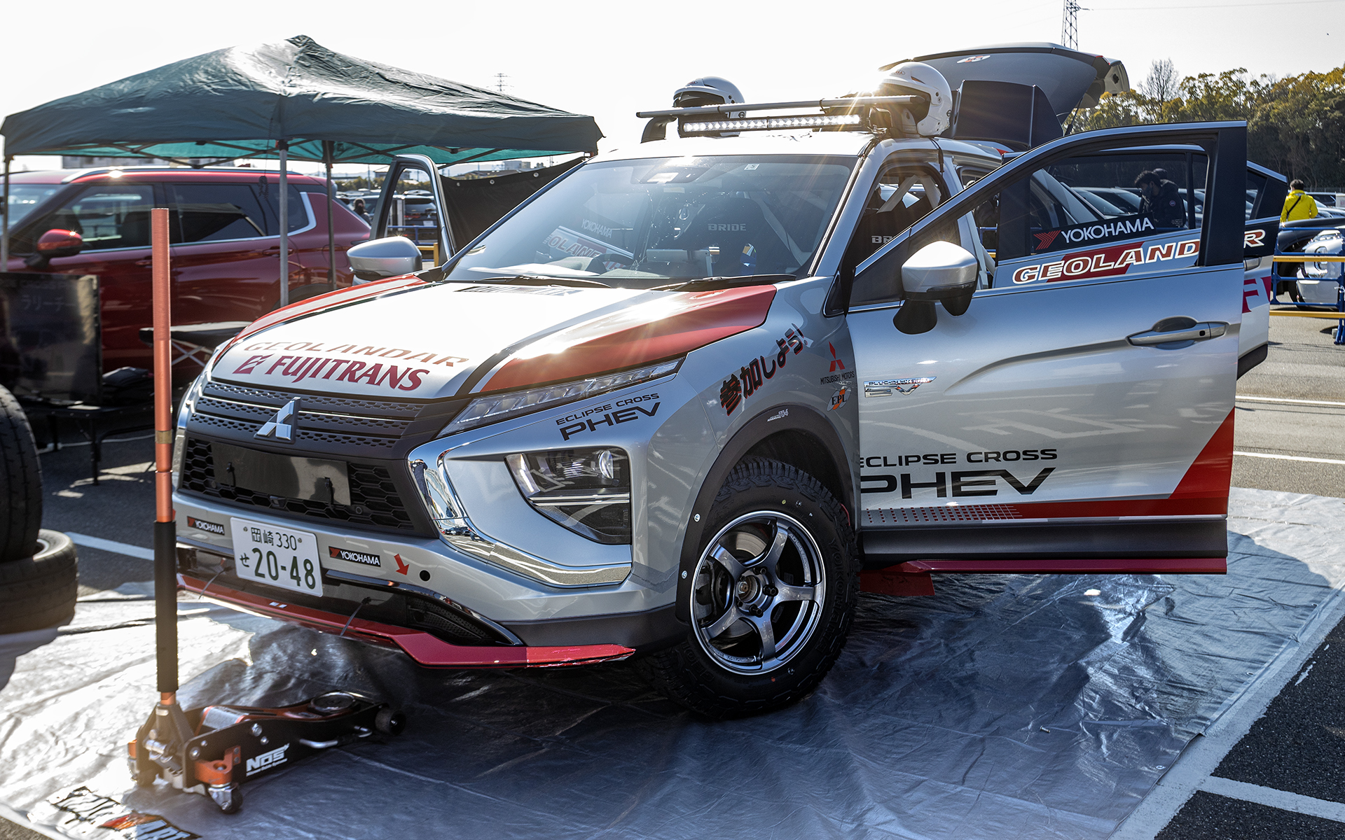 ラリーカーは2021年式のエクリプス クロス PHEV。このクルマはドライバーの揚村氏の個人所有車とのこと。参戦車両名は「三菱エクリプスクロスPHEVラリー2023」となる予定