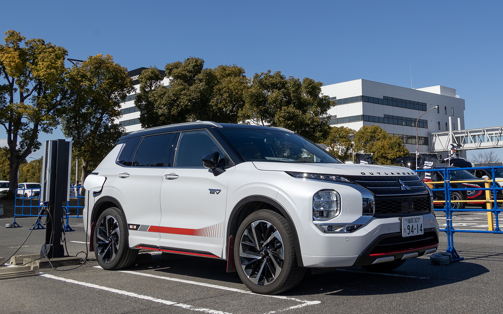 駐車区画ごとに充電設備があるので心置きなく車両の給電機能が使える