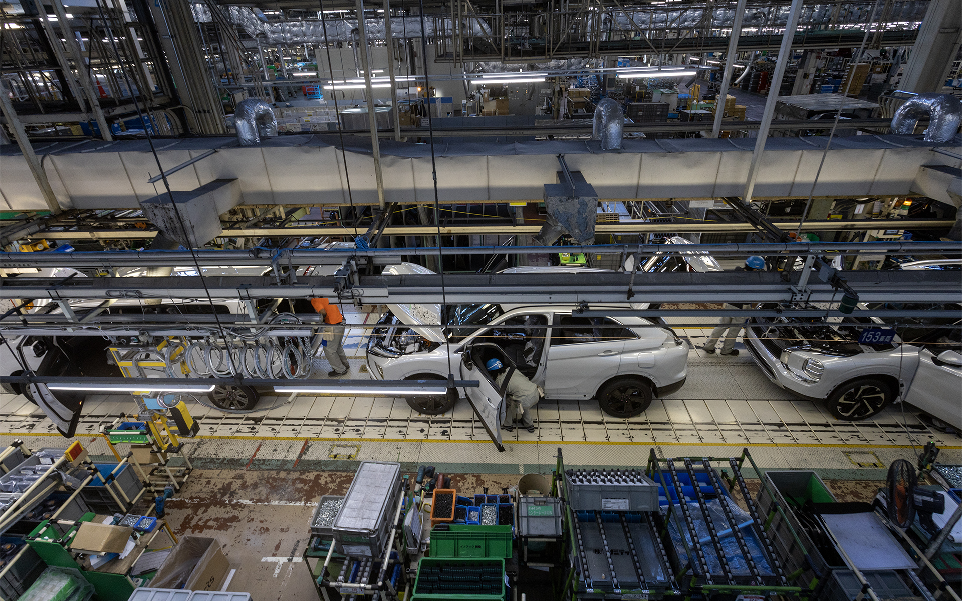 生産現場での撮影写真。クルマの生産現場の効率のよさに圧倒されると同時に、予想していたより「人の手によるていねいな作業」が行なわれていることに感心した。そんな部分を実際に目で見ることができたのはとてもいい経験になった