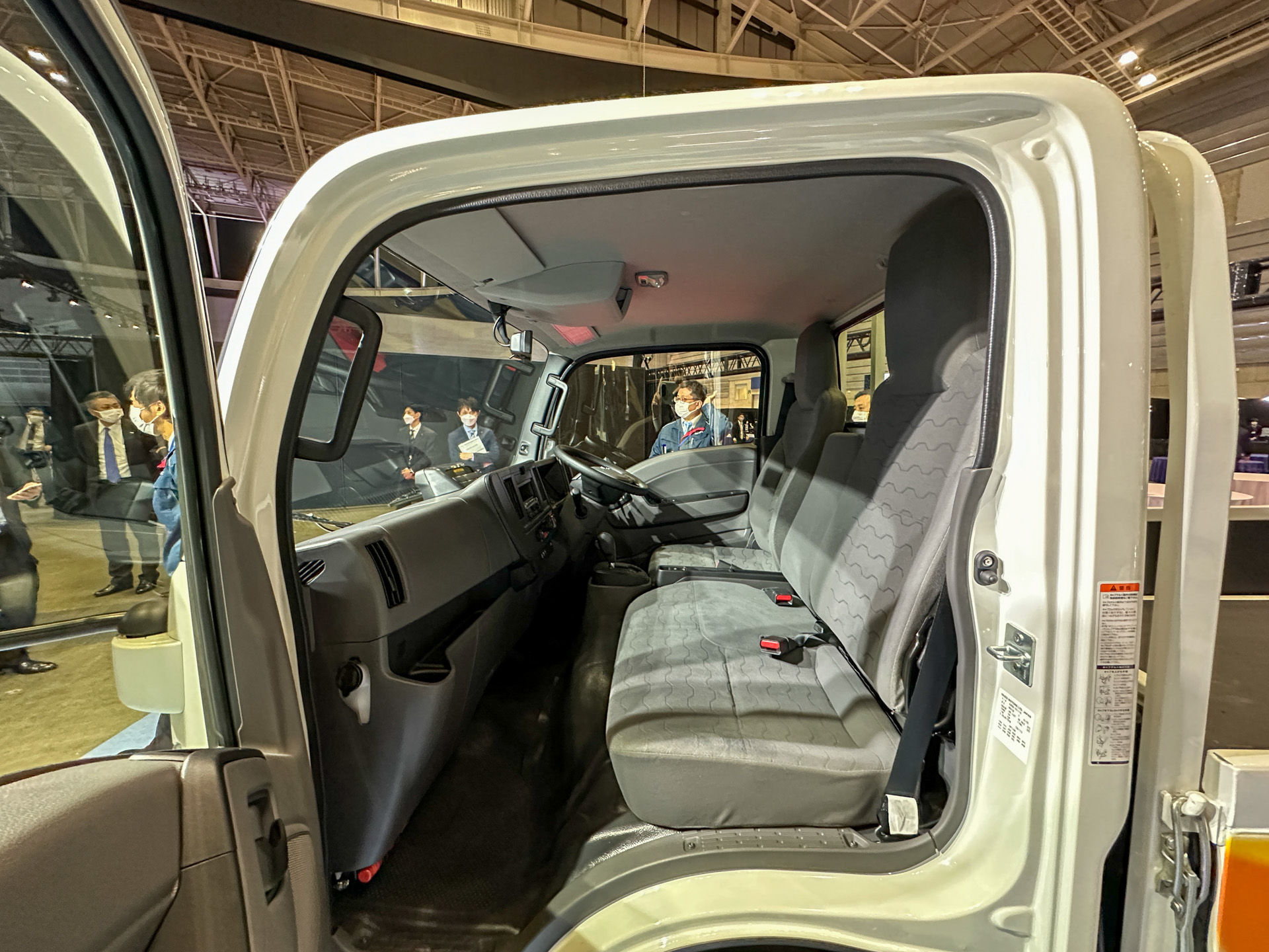 新型エルフのインテリア