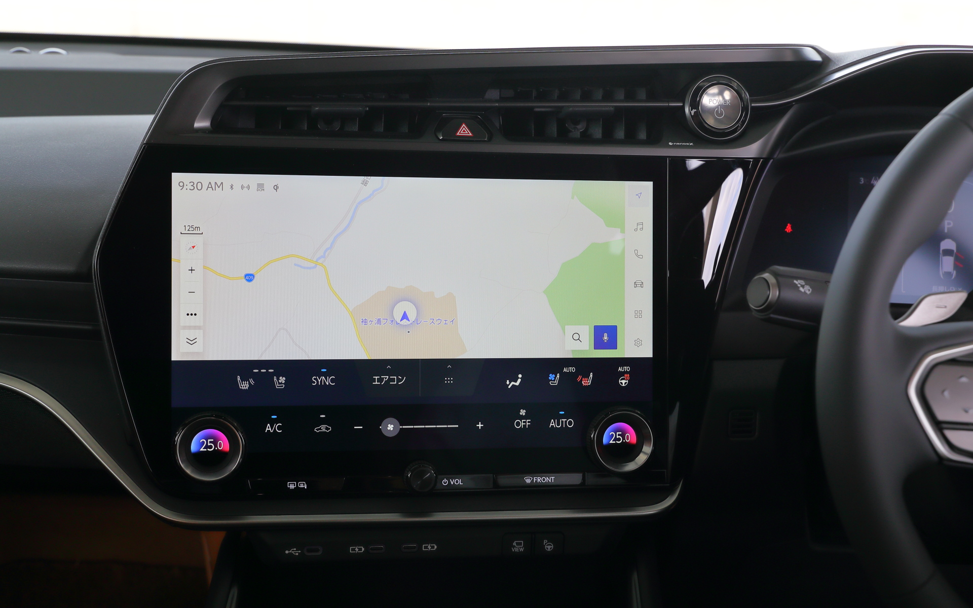 インパネ中央のディスプレイでドライブモードを変更できる