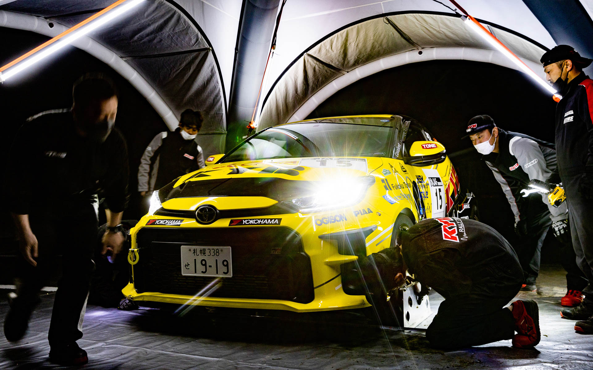 翌日に送り出すために必死のナイトサービス。正確で素早い判断と作業が要求されます