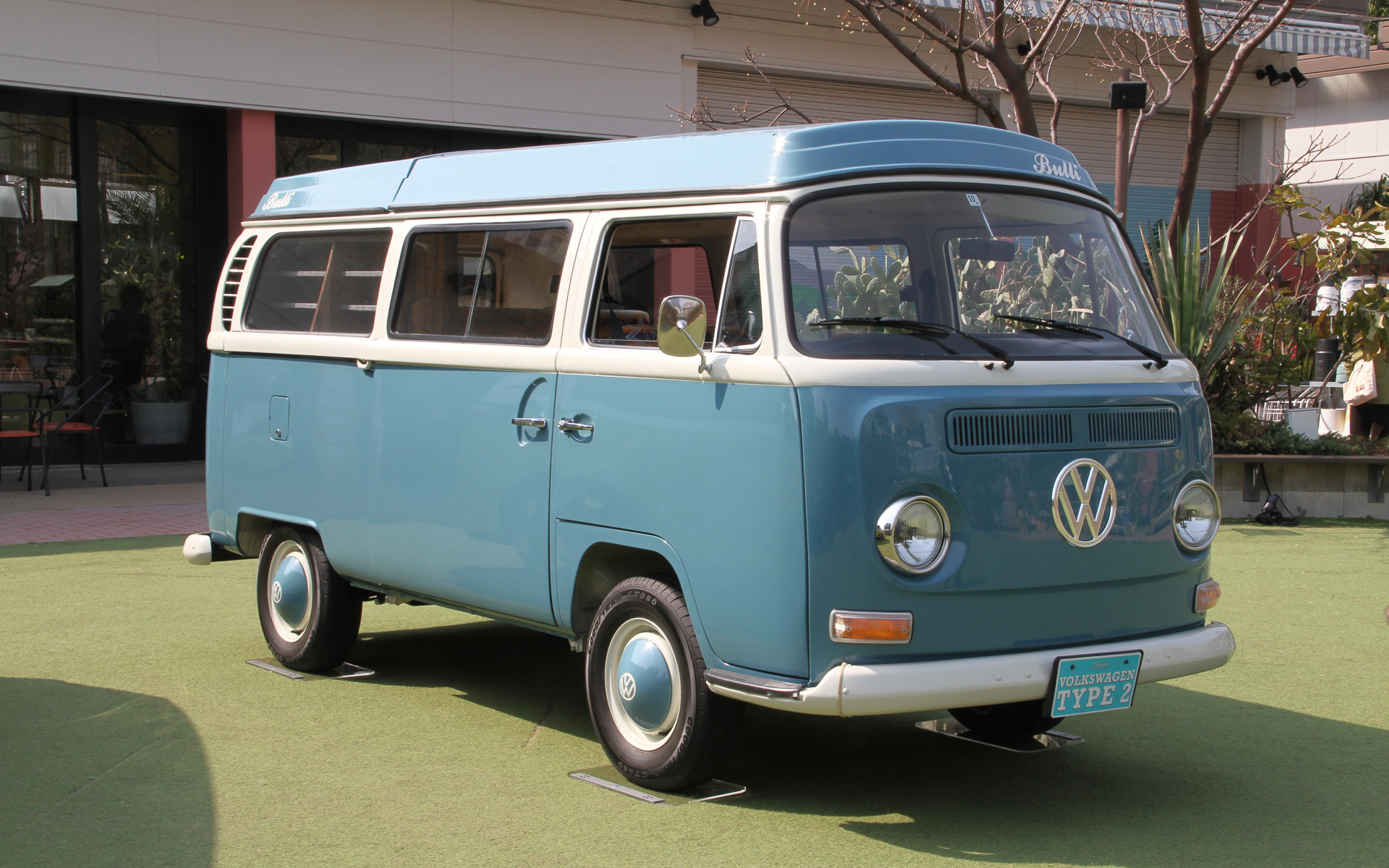 同じくタイプ2だがこちらは第2世代のT2。フォルクスワーゲン社員の手によってレストアされたモデル