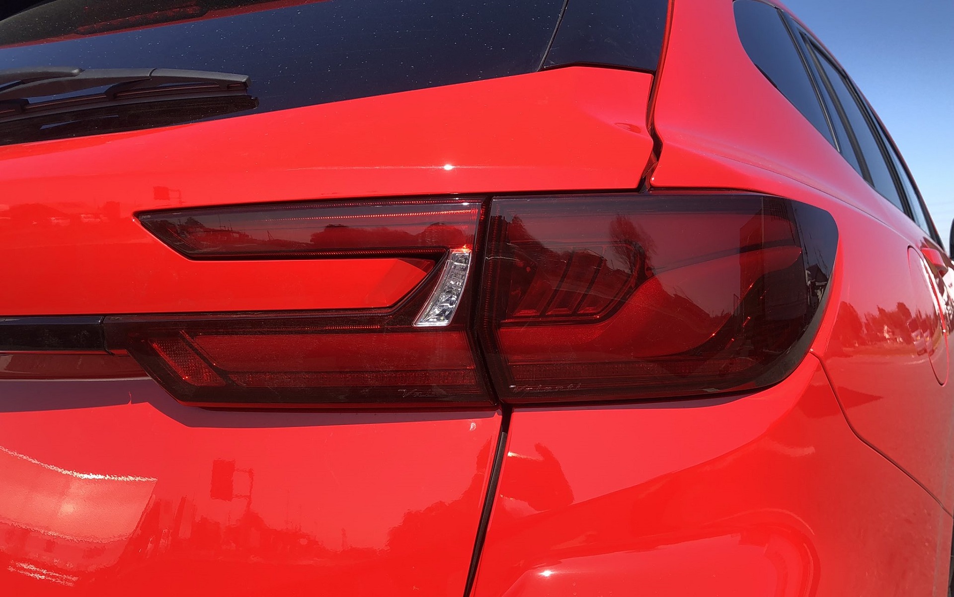 プローバが4月に発売するレヴォーグ（VN5/VNH）用LEDテールランプセット装着状態