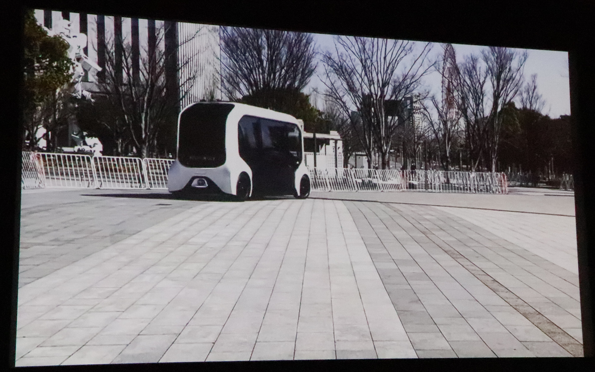 公道で運転席に人を座らせずに自動運転車が走行できるようになったことがSIPの大きな成果だと加藤氏