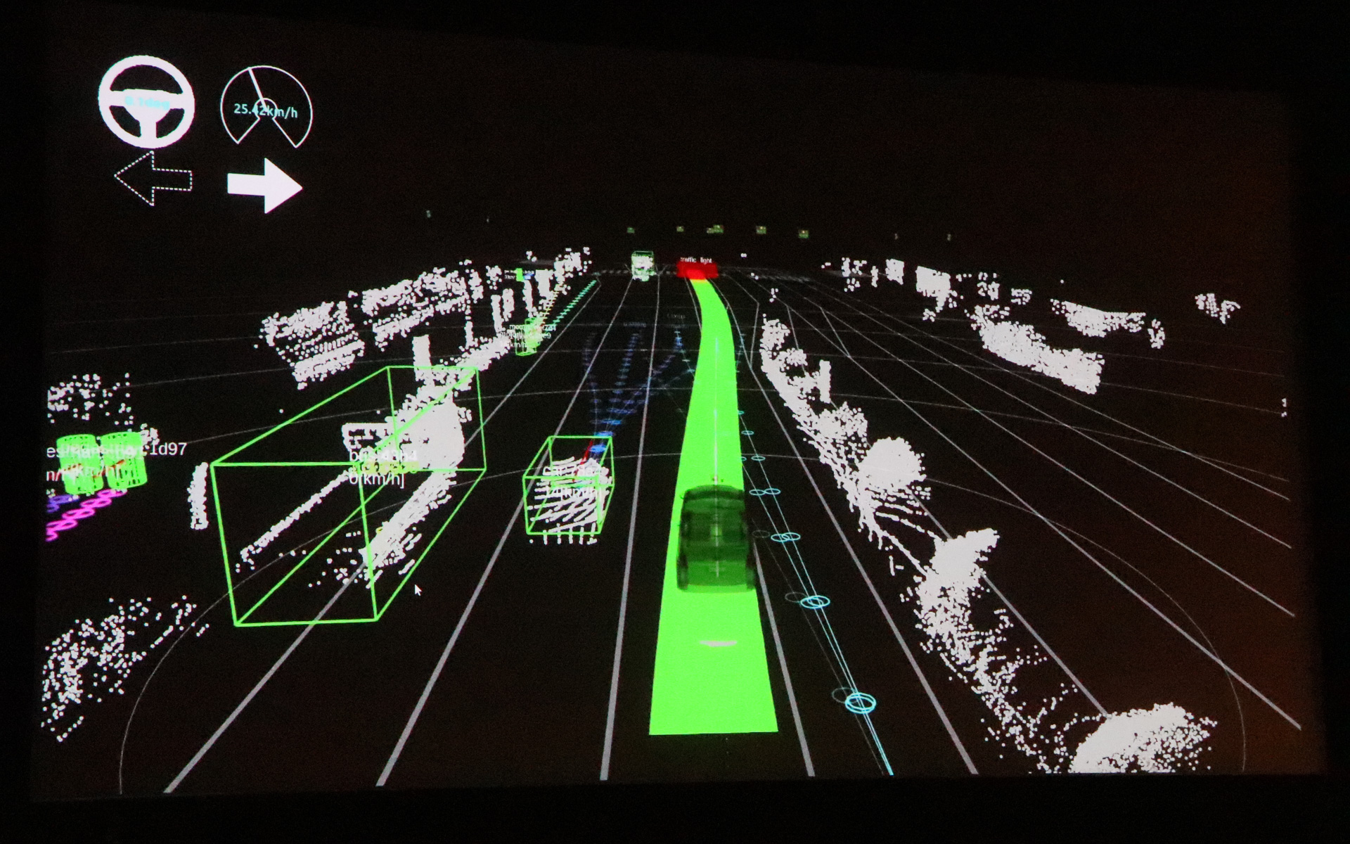 ティアフォーで開発している自動運転システムについても解説。走行中には大小さまざまな課題が発生し、すべてのログをあとで確認できるようにしている