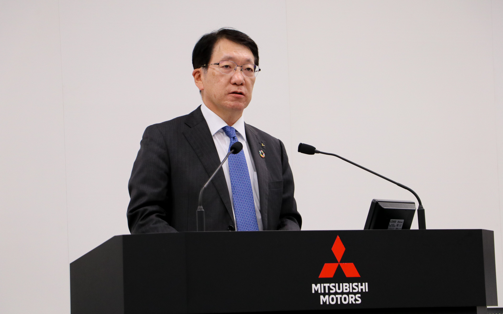 新中期経営計画を説明する三菱自動車工業株式会社 代表執行役社長 兼 最高経営責任者 加藤隆雄氏