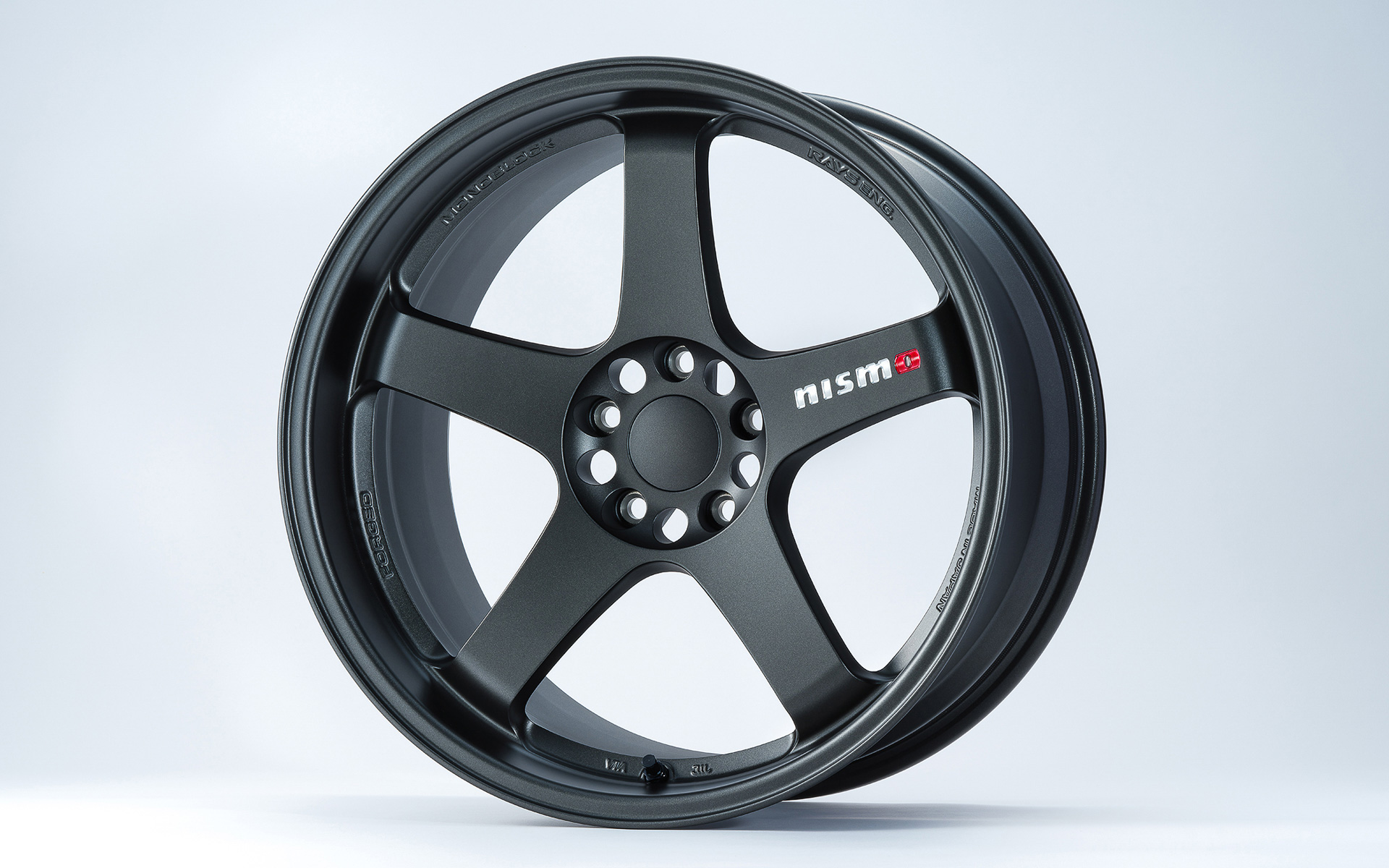 ニスモ伝統のアルミホイール「LM GT4」