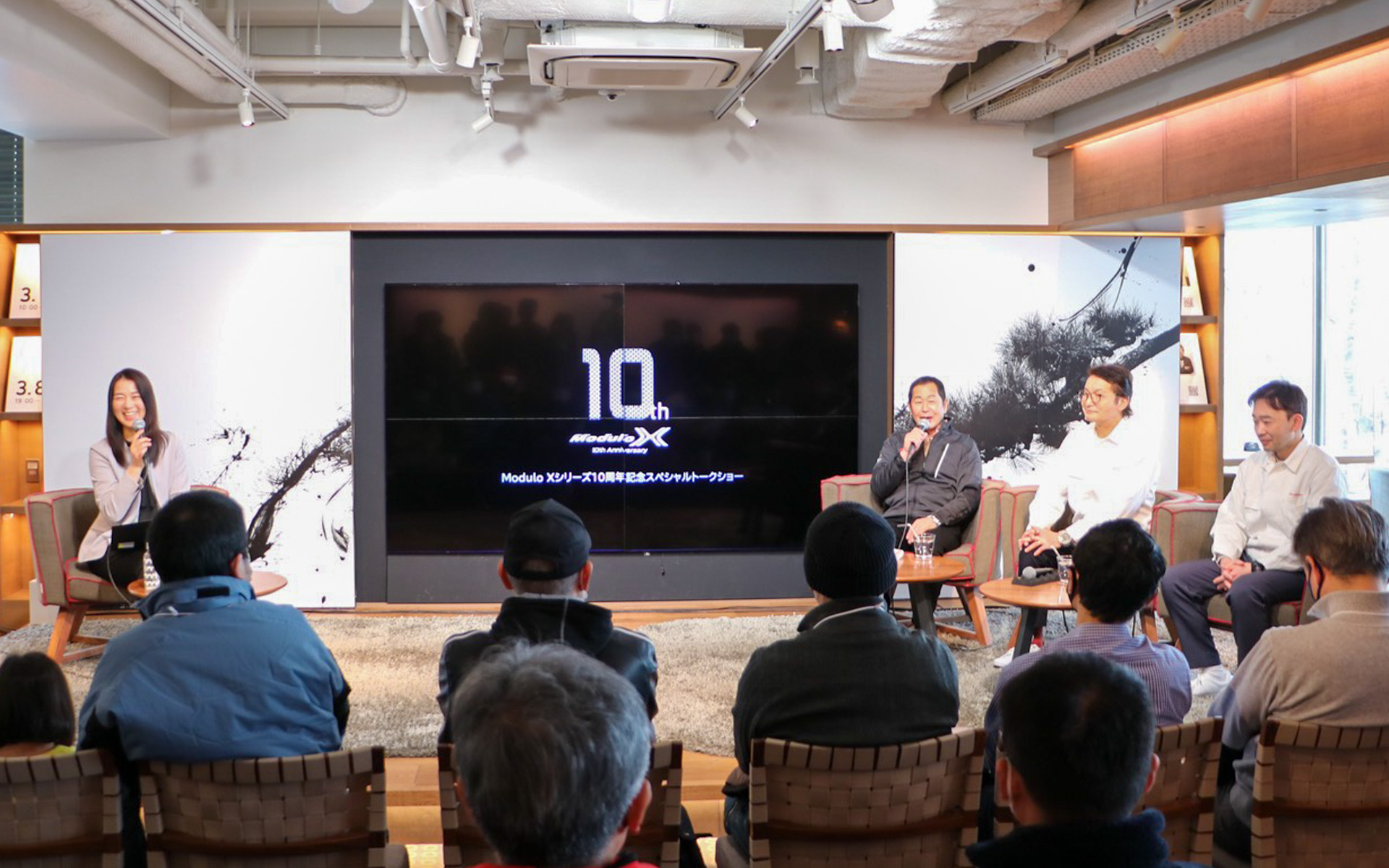 屋内会場で行われたトークショーでは、Modulo X開発統括の福田正剛さん、完成車性能担当の湯沢峰司さん、開発アドバイザーの土屋圭市さんに、開発秘話から、お互いをどんな人物だと思っているかなどなど、ぶっちゃけトークを披露していただき、楽しい時間となりました