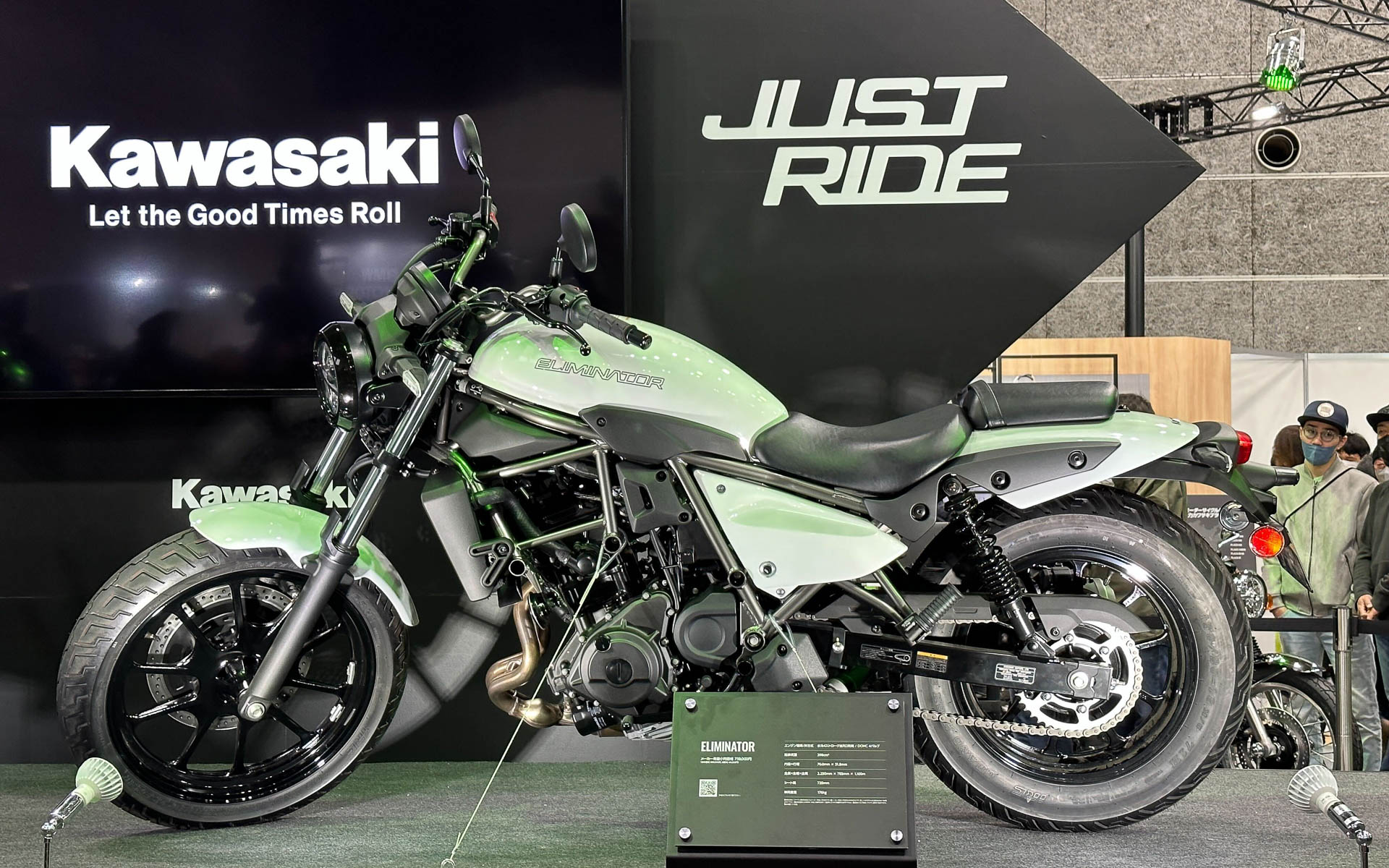 世界初公開された新型「エリミネーター」