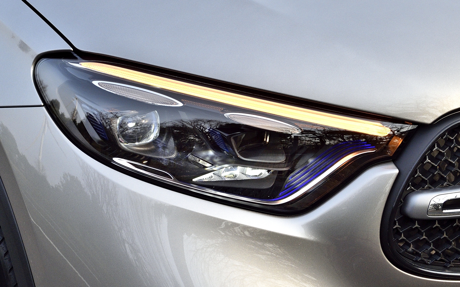 デジタルヘッドライトを採用