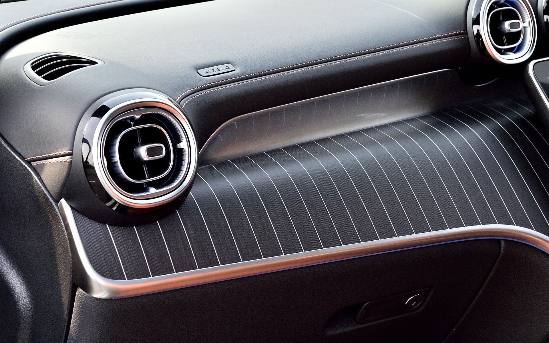 特徴的な縦柄のダッシュボード