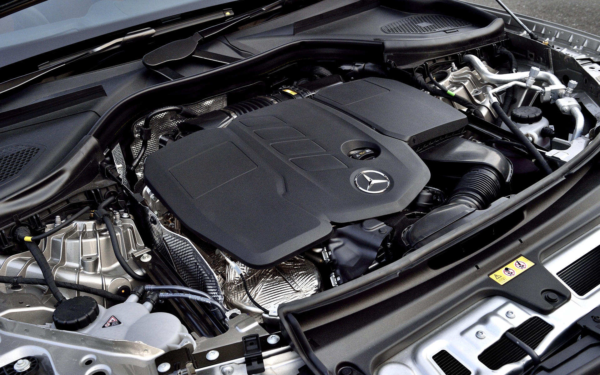 直列4気筒2.0リッターディーゼルエンジンは最高出力145kW（197PS）/3600rpm、最大トルク440Nm/1800-2800rpmを発生（※欧州参考値）