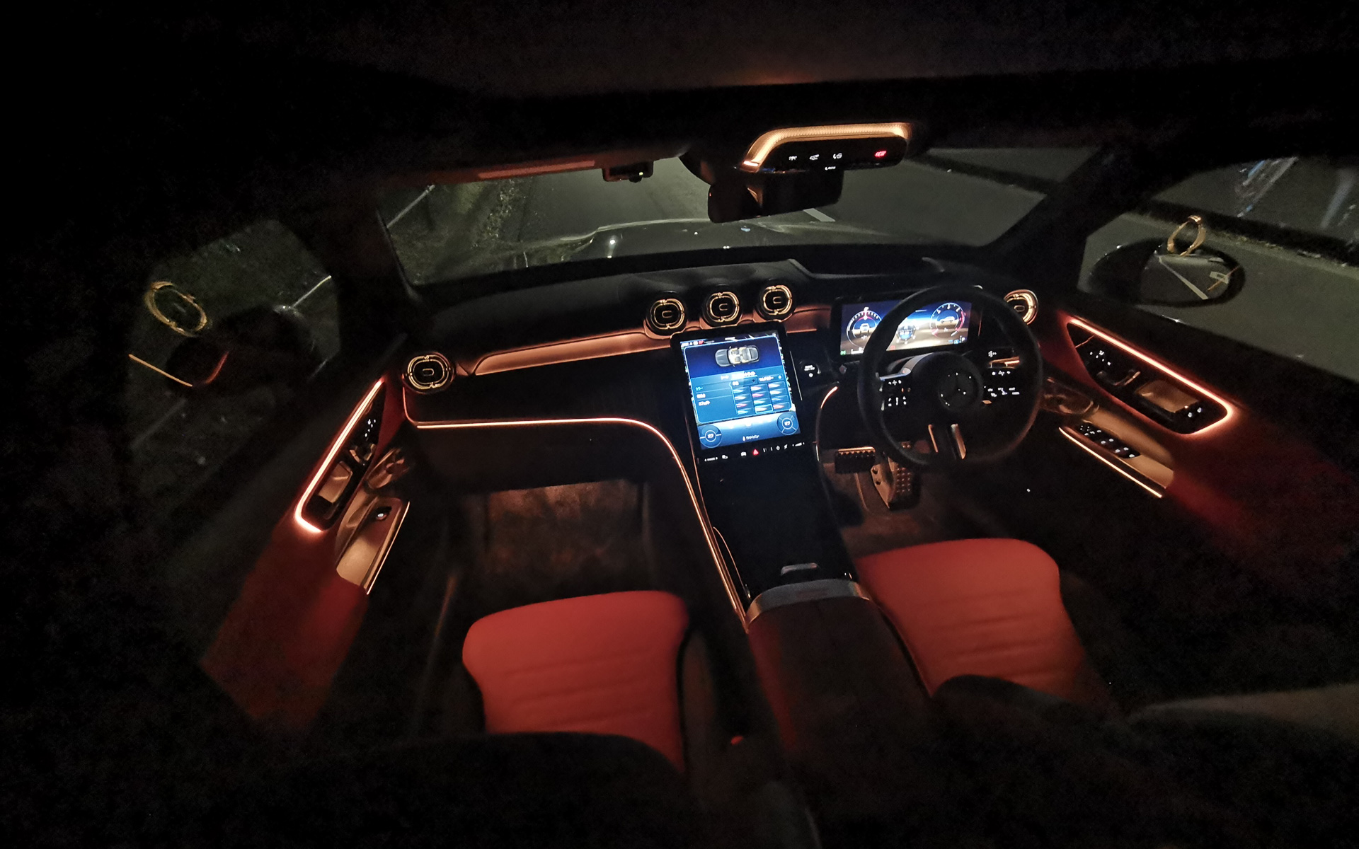 アビエントライトは64色から選択可能なほか、ゆっくりと色が変化していくグラデーションなども用意されている